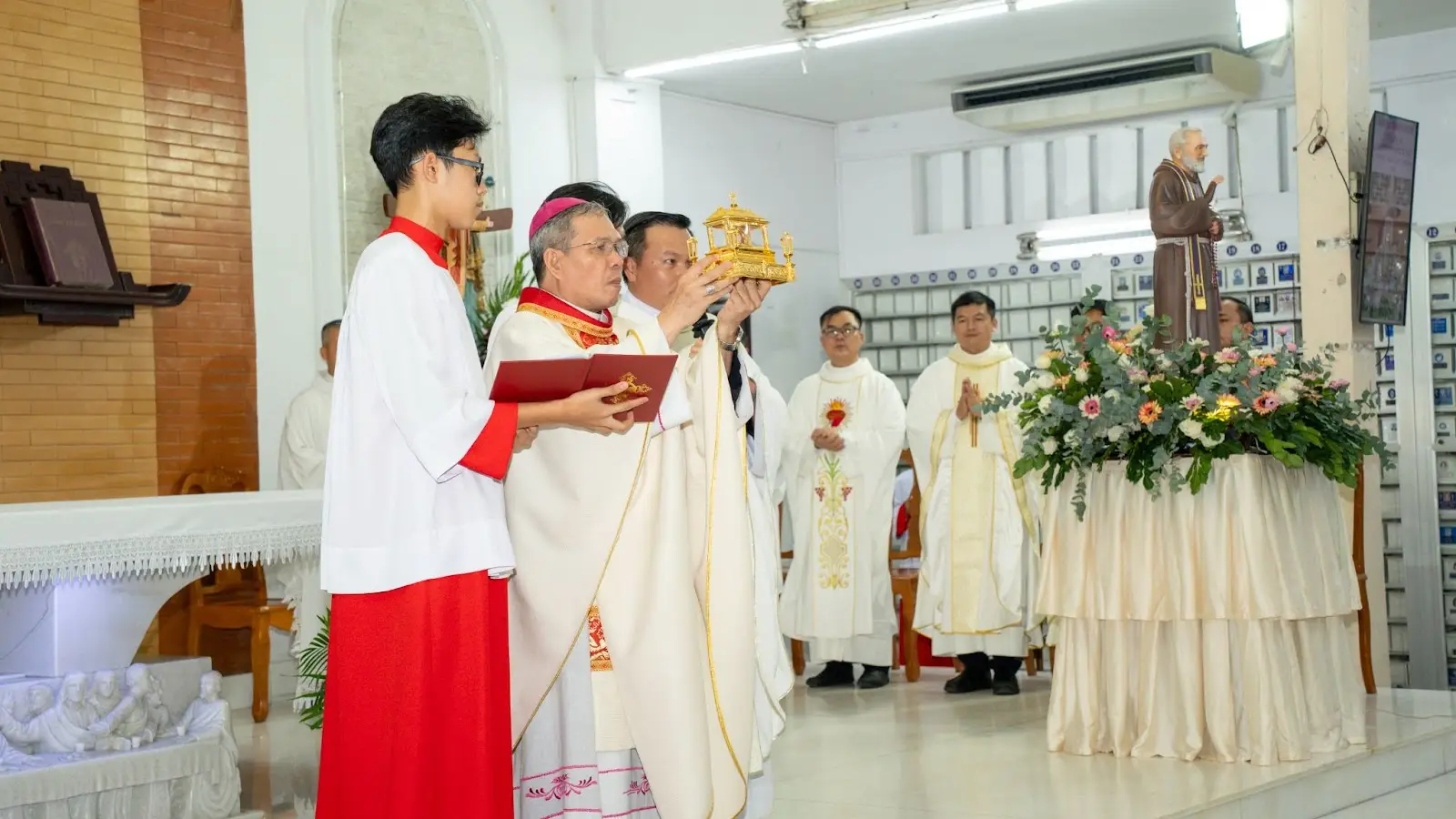 Thánh Tích Thánh Piô Năm dấu đến với Giáo xứ Thánh Martino de Porres – hạt Gia Định