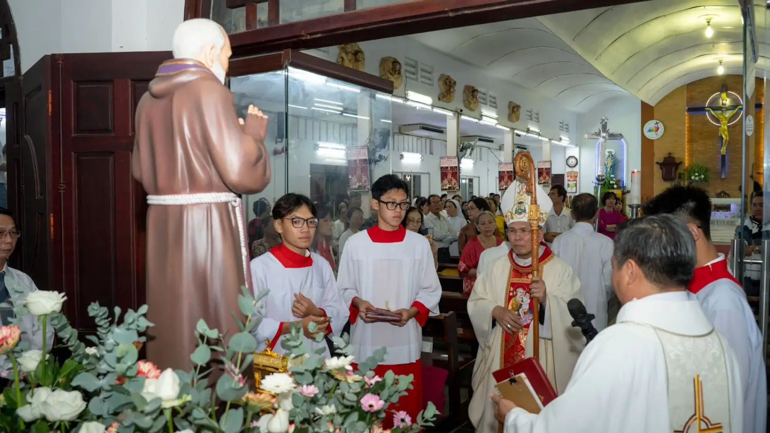 Thánh Tích Thánh Piô Năm dấu đến với Giáo xứ Thánh Martino de Porres – hạt Gia Định
