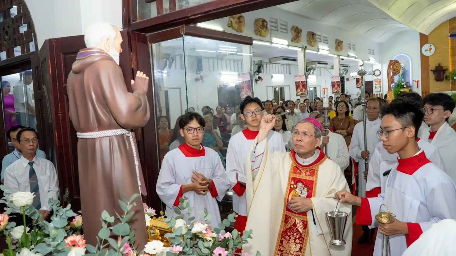 Thánh Tích Thánh Piô Năm dấu đến với Giáo xứ Thánh Martino de Porres – hạt Gia Định