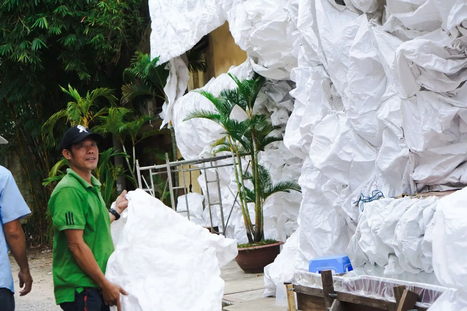 Ban Hành Giáo trang hoàng nhà thờ chuẩn bị đón Giáng Sinh 25 Ban Hành Giáo trang hoàng nhà thờ chuẩn bị đón Giáng Sinh - ảnh 24