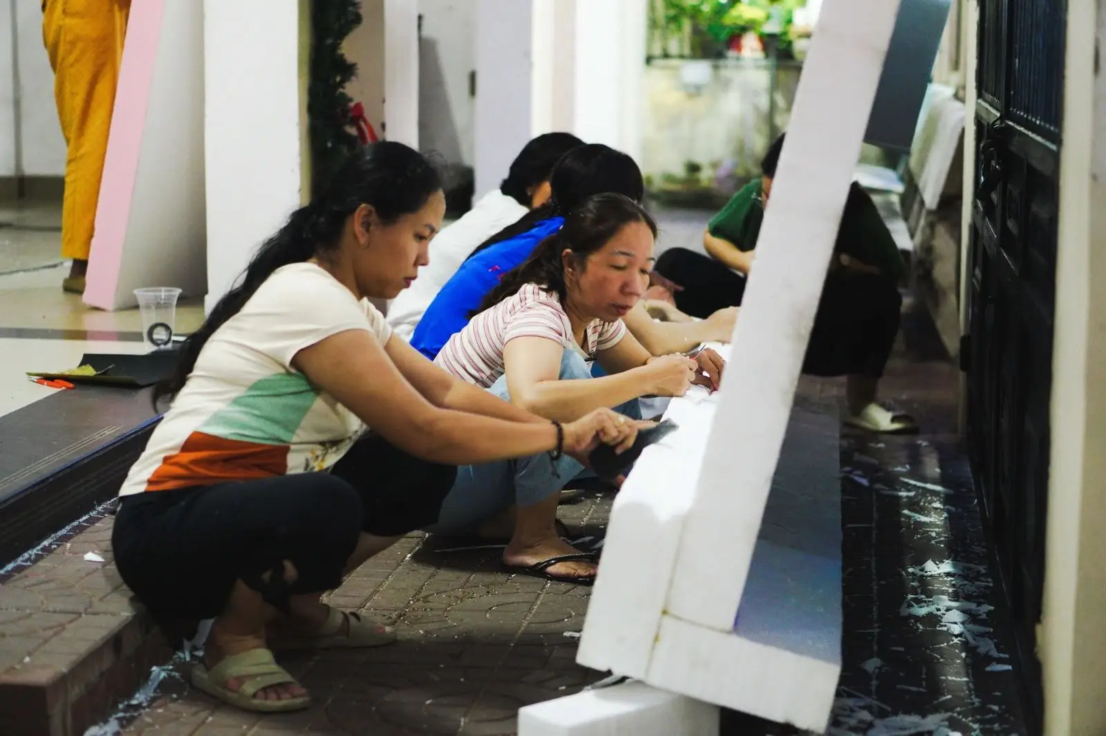 Ban Hành Giáo trang hoàng nhà thờ chuẩn bị đón Giáng Sinh 27 Ban Hành Giáo trang hoàng nhà thờ chuẩn bị đón Giáng Sinh - ảnh 26