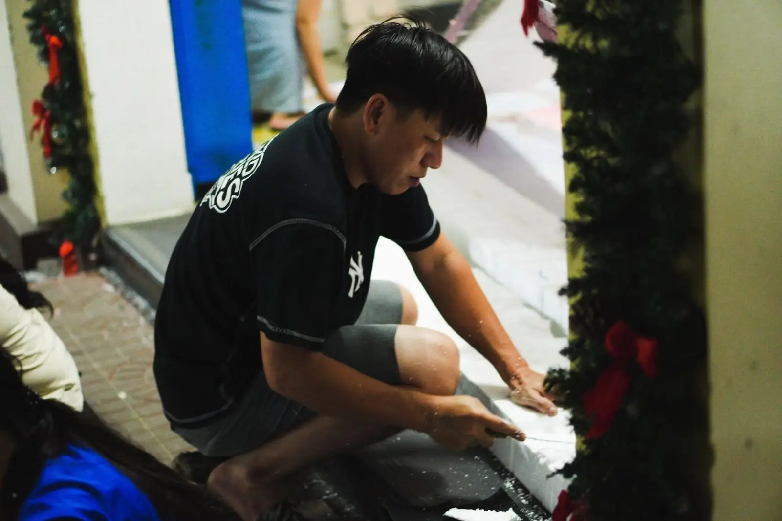 Ban Hành Giáo trang hoàng nhà thờ chuẩn bị đón Giáng Sinh 32 Ban Hành Giáo trang hoàng nhà thờ chuẩn bị đón Giáng Sinh - ảnh 31