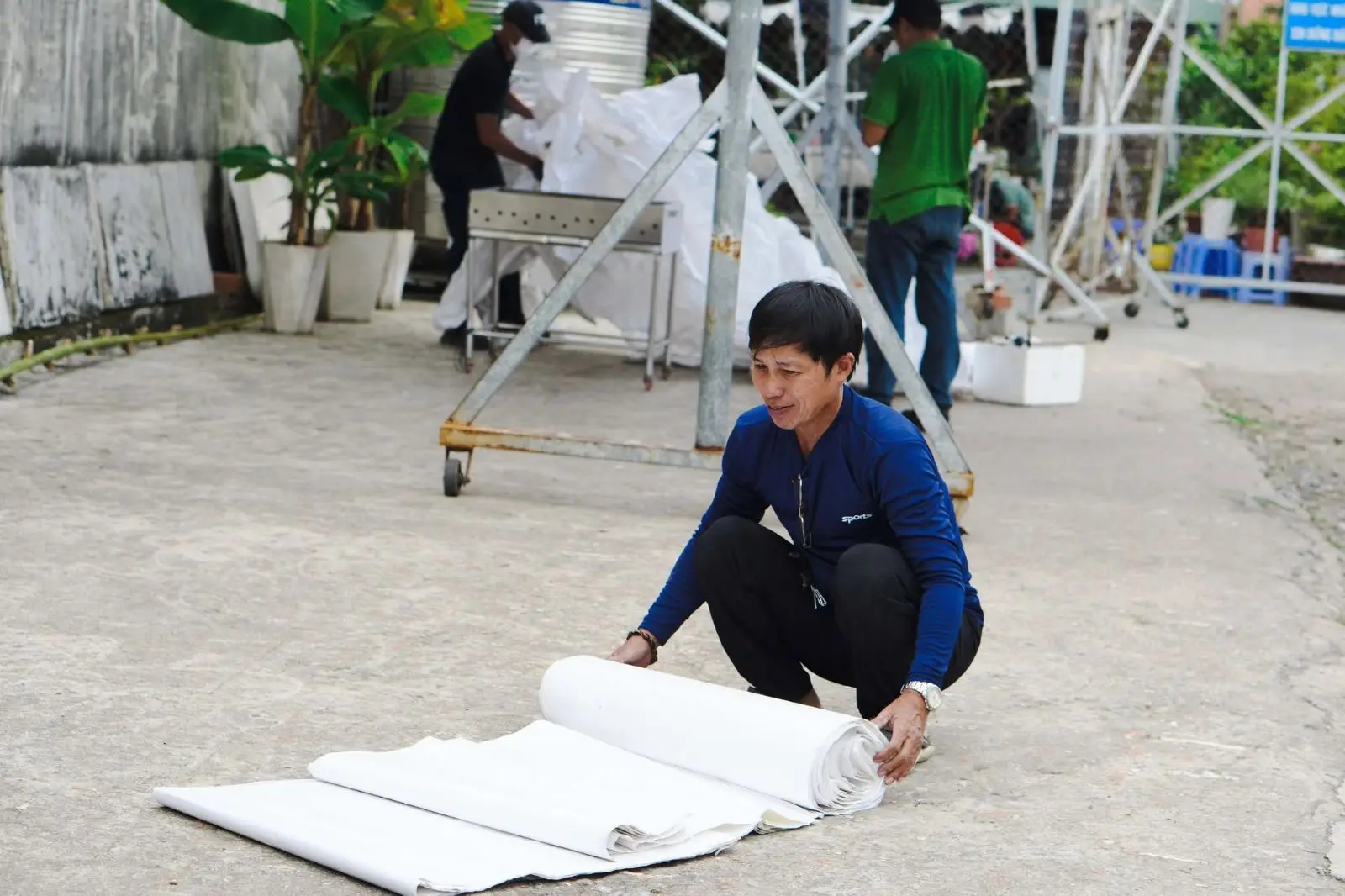 Ban Hành Giáo trang hoàng nhà thờ chuẩn bị đón Giáng Sinh 7 Ban Hành Giáo trang hoàng nhà thờ chuẩn bị đón Giáng Sinh - ảnh 6