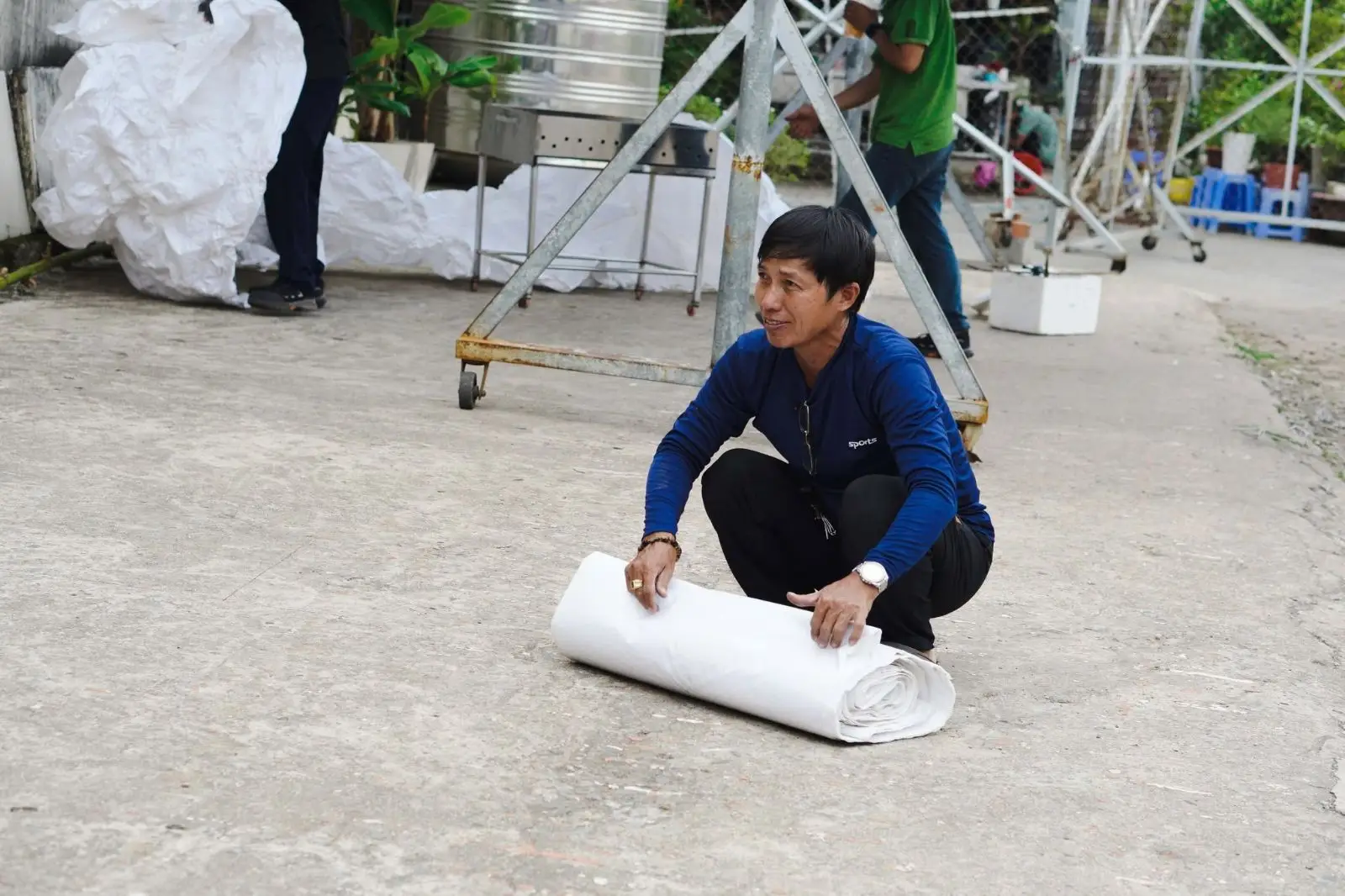 Ban Hành Giáo trang hoàng nhà thờ chuẩn bị đón Giáng Sinh 8 Ban Hành Giáo trang hoàng nhà thờ chuẩn bị đón Giáng Sinh - ảnh 7