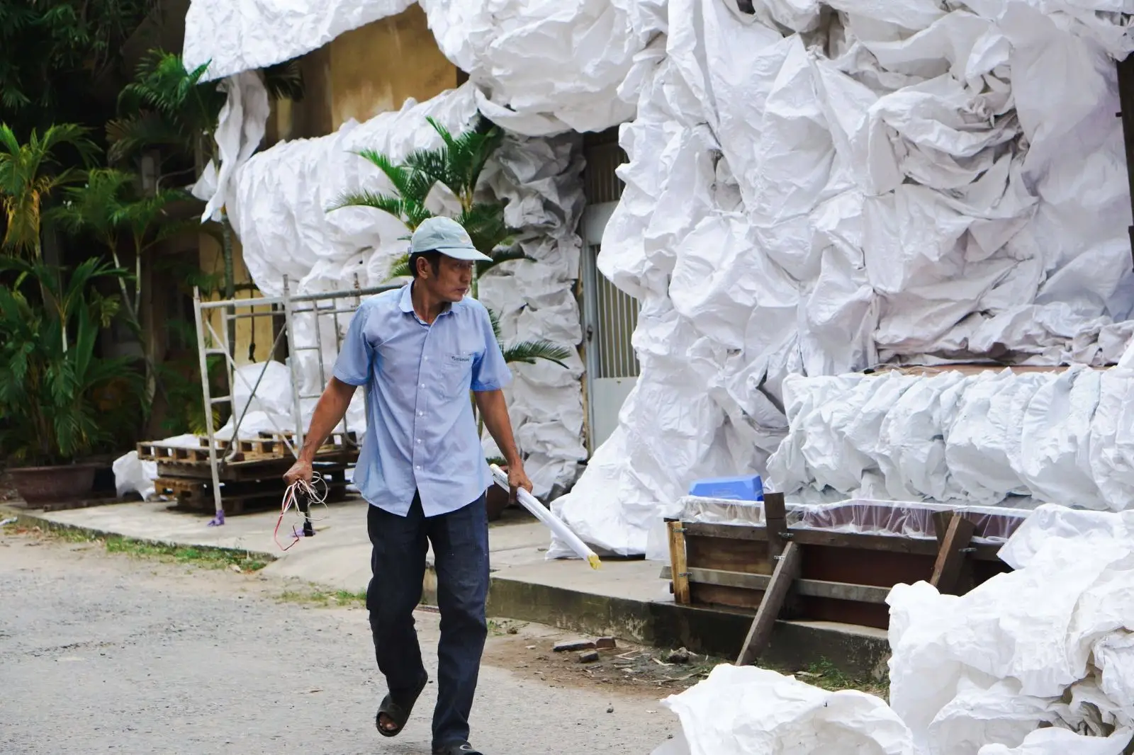 Ban Hành Giáo trang hoàng nhà thờ chuẩn bị đón Giáng Sinh 10 Ban Hành Giáo trang hoàng nhà thờ chuẩn bị đón Giáng Sinh - ảnh 9