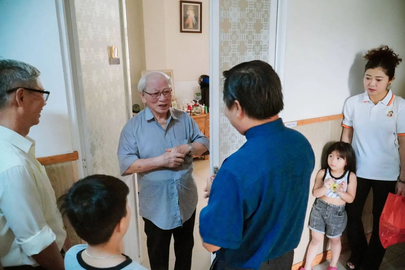 Ban Thường Vụ thăm và tặng quà 16 Cha hưu dưỡng ngày 22.06.2024 13 Ban Thường Vụ thăm và tặng quà 16 Cha hưu dưỡng ngày 22.06.2024 - ảnh 12