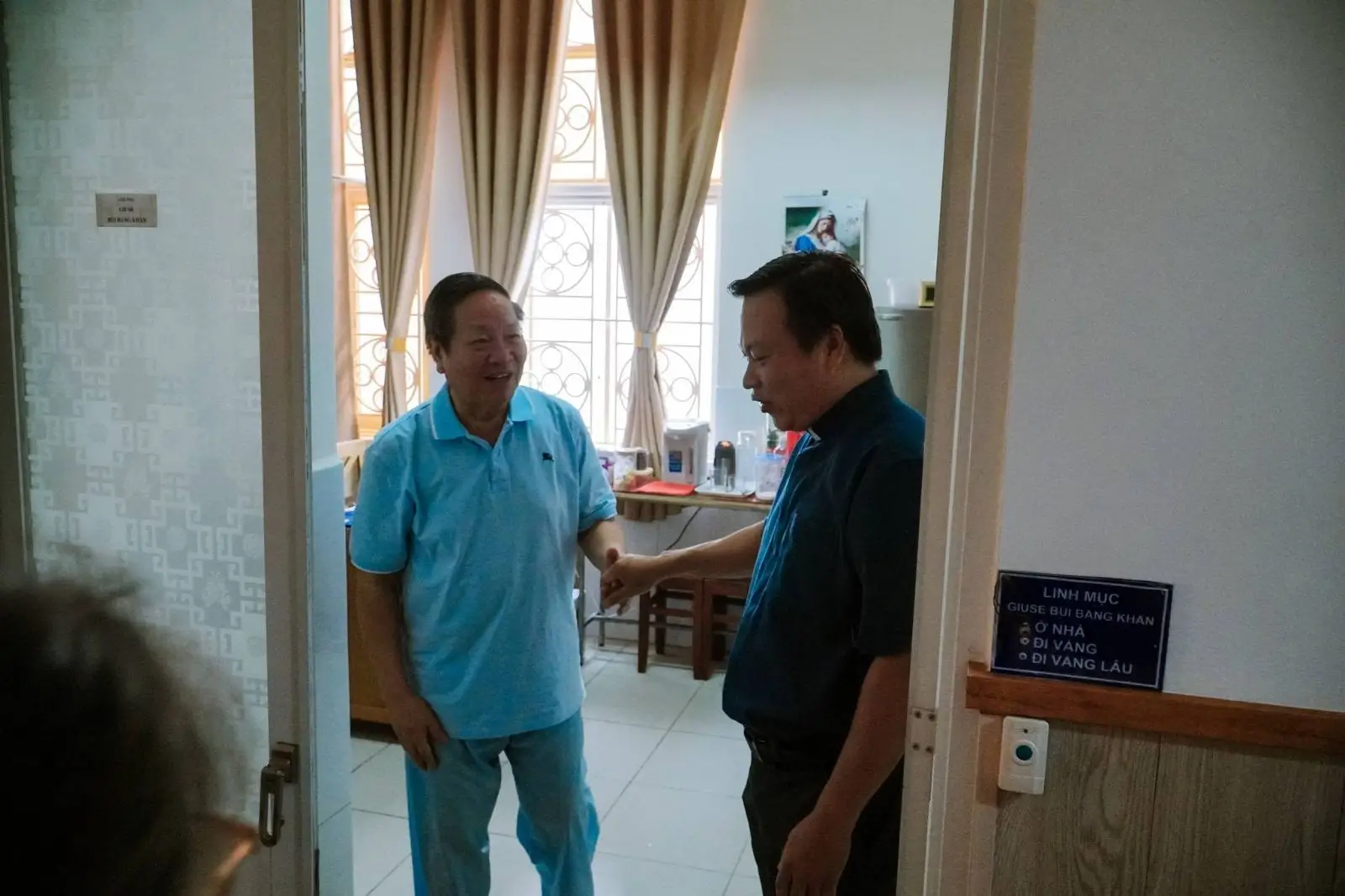 Ban Thường Vụ thăm và tặng quà 16 Cha hưu dưỡng ngày 22.06.2024 16 Ban Thường Vụ thăm và tặng quà 16 Cha hưu dưỡng ngày 22.06.2024 - ảnh 15