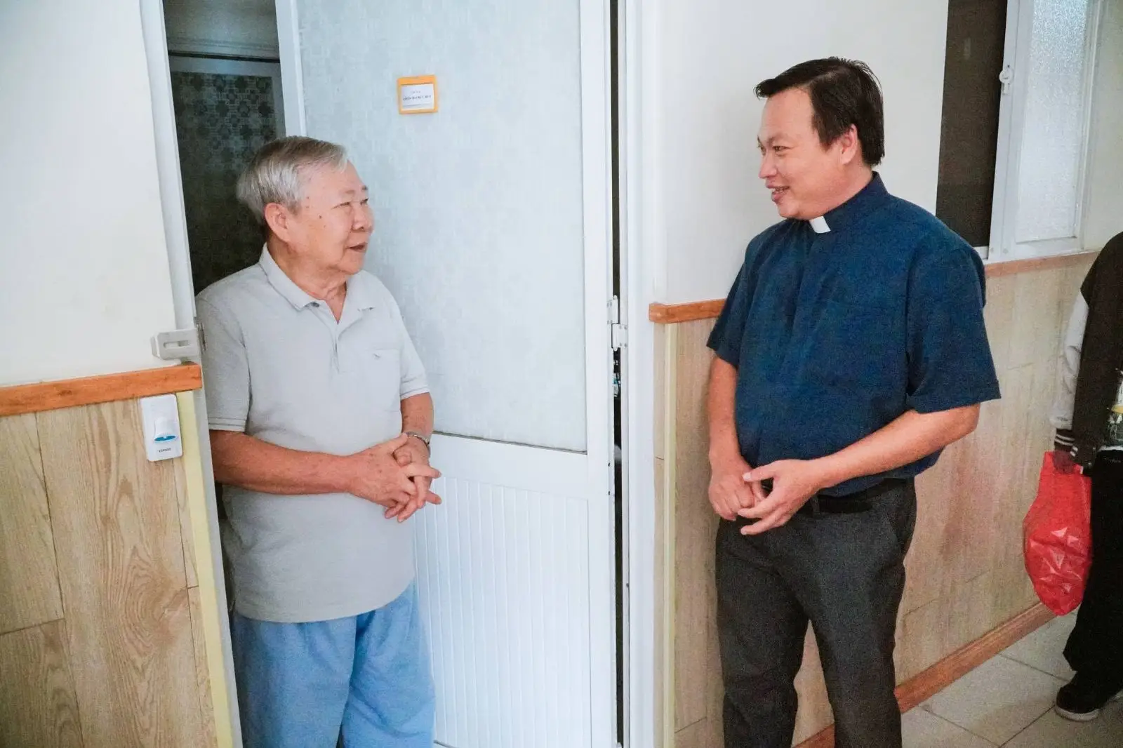 Ban Thường Vụ thăm và tặng quà 16 Cha hưu dưỡng ngày 22.06.2024 21 Ban Thường Vụ thăm và tặng quà 16 Cha hưu dưỡng ngày 22.06.2024 - ảnh 20