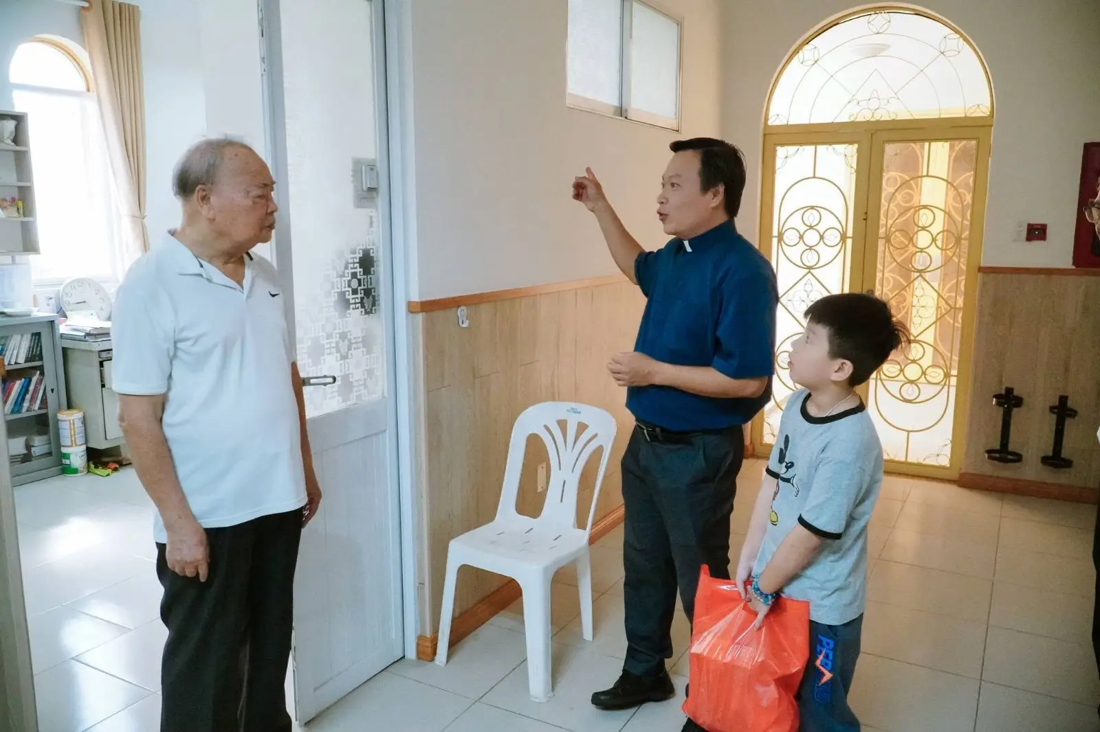Ban Thường Vụ thăm và tặng quà 16 Cha hưu dưỡng ngày 22.06.2024 24 Ban Thường Vụ thăm và tặng quà 16 Cha hưu dưỡng ngày 22.06.2024 - ảnh 23