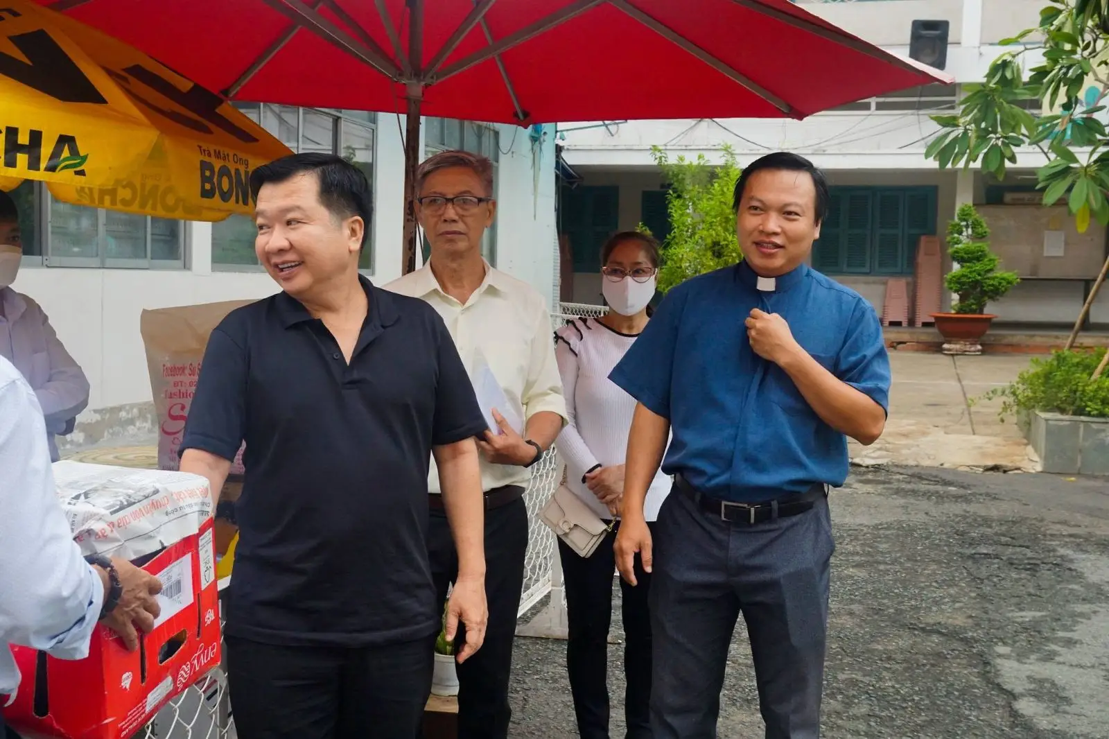 Ban Thường Vụ thăm và tặng quà 16 Cha hưu dưỡng ngày 22.06.2024 4 Ban Thường Vụ thăm và tặng quà 16 Cha hưu dưỡng ngày 22.06.2024 - ảnh 3