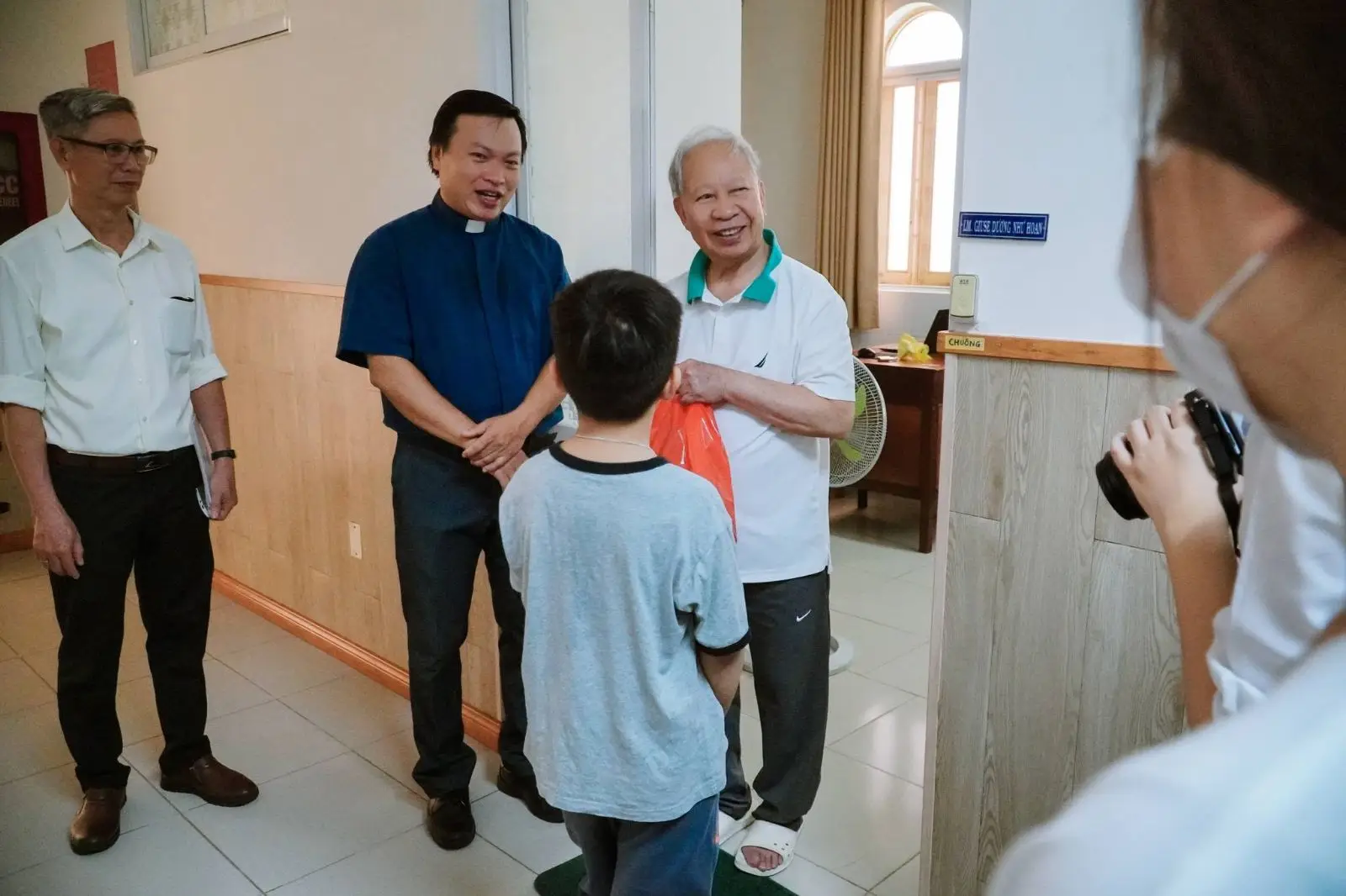 Ban Thường Vụ thăm và tặng quà 16 Cha hưu dưỡng ngày 22.06.2024 31 Ban Thường Vụ thăm và tặng quà 16 Cha hưu dưỡng ngày 22.06.2024 - ảnh 30