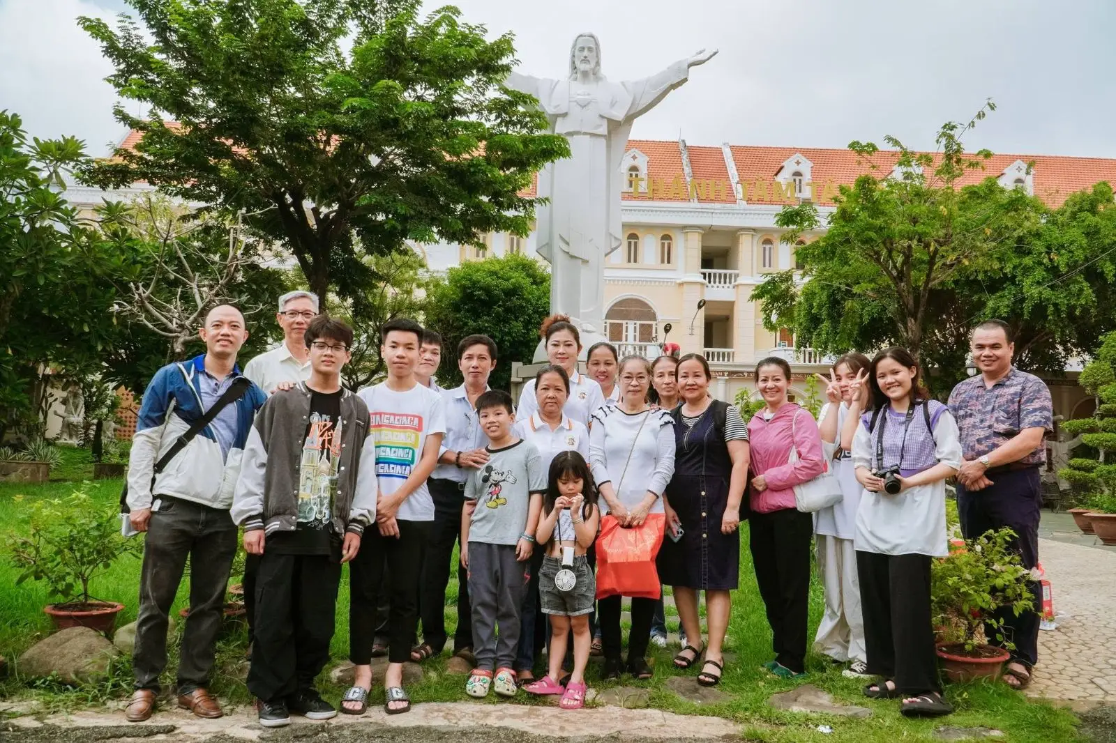 Ban Thường Vụ thăm và tặng quà 16 Cha hưu dưỡng ngày 22.06.2024 38 Ban Thường Vụ thăm và tặng quà 16 Cha hưu dưỡng ngày 22.06.2024 - ảnh 37