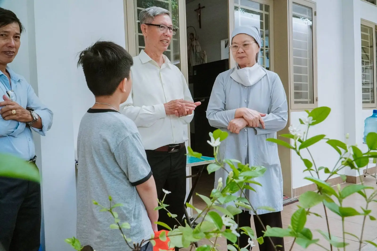 Ban Thường Vụ thăm và tặng quà 16 Cha hưu dưỡng ngày 22.06.2024 45 Ban Thường Vụ thăm và tặng quà 16 Cha hưu dưỡng ngày 22.06.2024 - ảnh 44