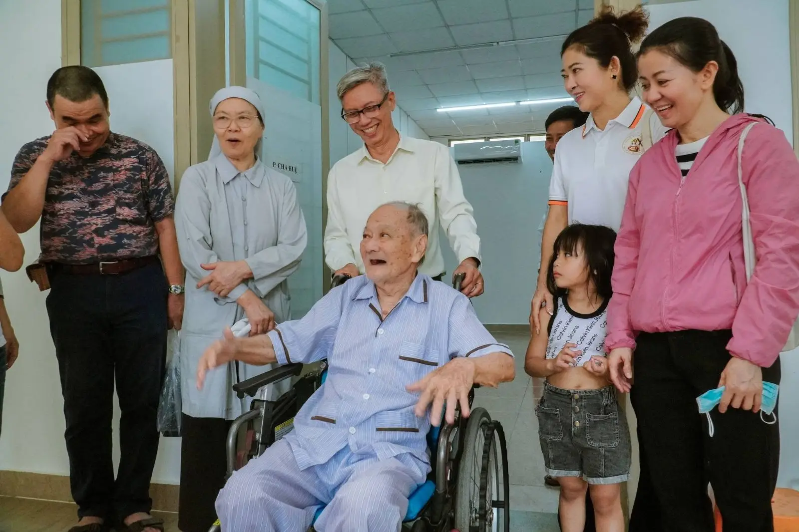 Ban Thường Vụ thăm và tặng quà 16 Cha hưu dưỡng ngày 22.06.2024 48 Ban Thường Vụ thăm và tặng quà 16 Cha hưu dưỡng ngày 22.06.2024 - ảnh 47