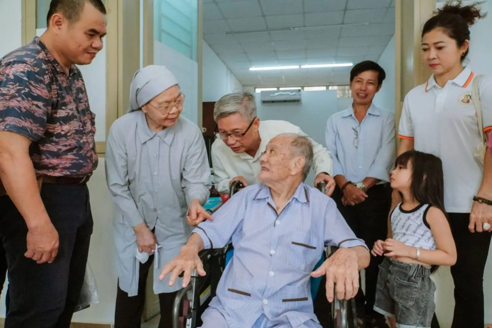 Ban Thường Vụ thăm và tặng quà 16 Cha hưu dưỡng ngày 22.06.2024 49 Ban Thường Vụ thăm và tặng quà 16 Cha hưu dưỡng ngày 22.06.2024 - ảnh 48