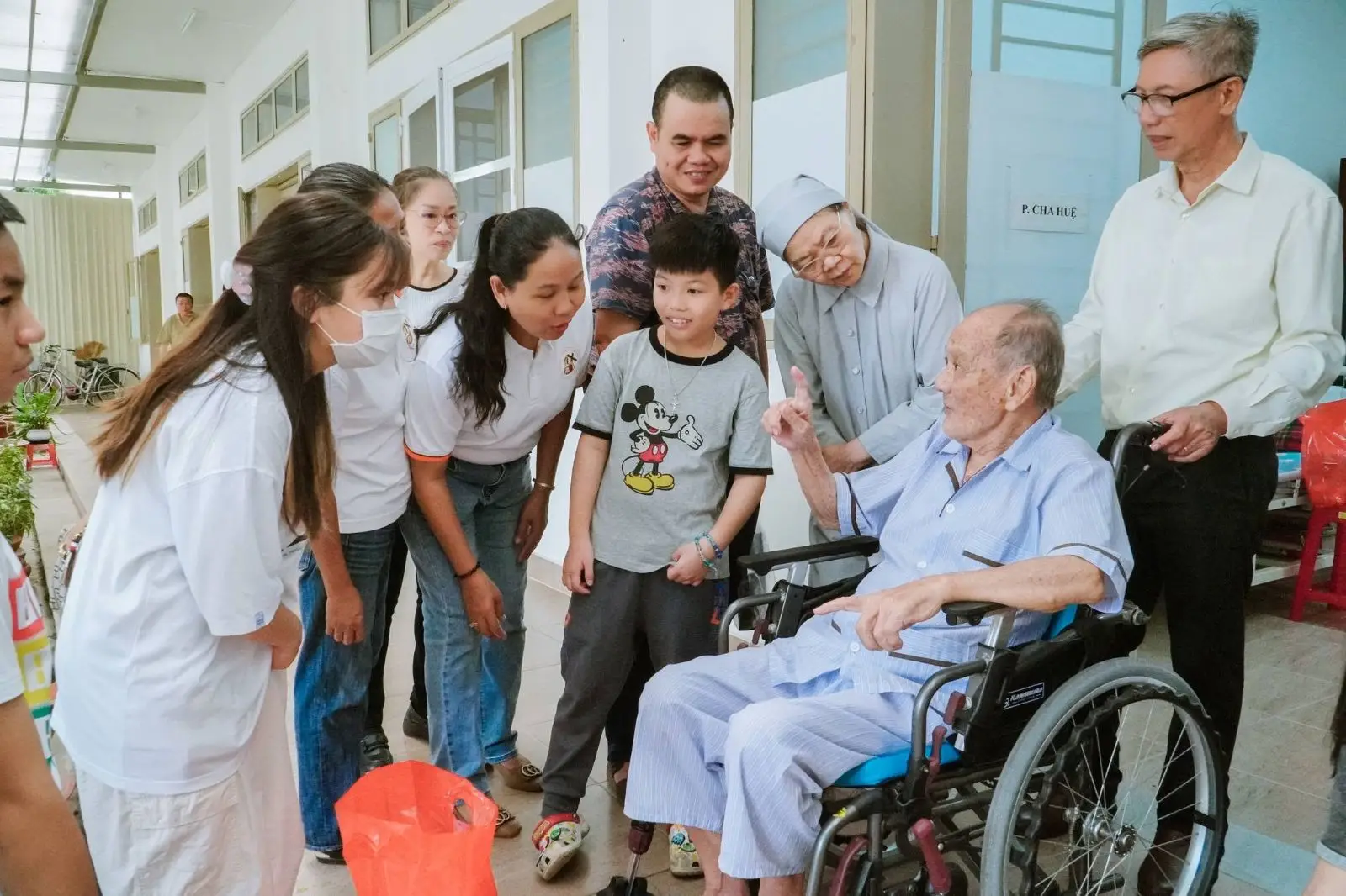 Ban Thường Vụ thăm và tặng quà 16 Cha hưu dưỡng ngày 22.06.2024 51 Ban Thường Vụ thăm và tặng quà 16 Cha hưu dưỡng ngày 22.06.2024 - ảnh 50