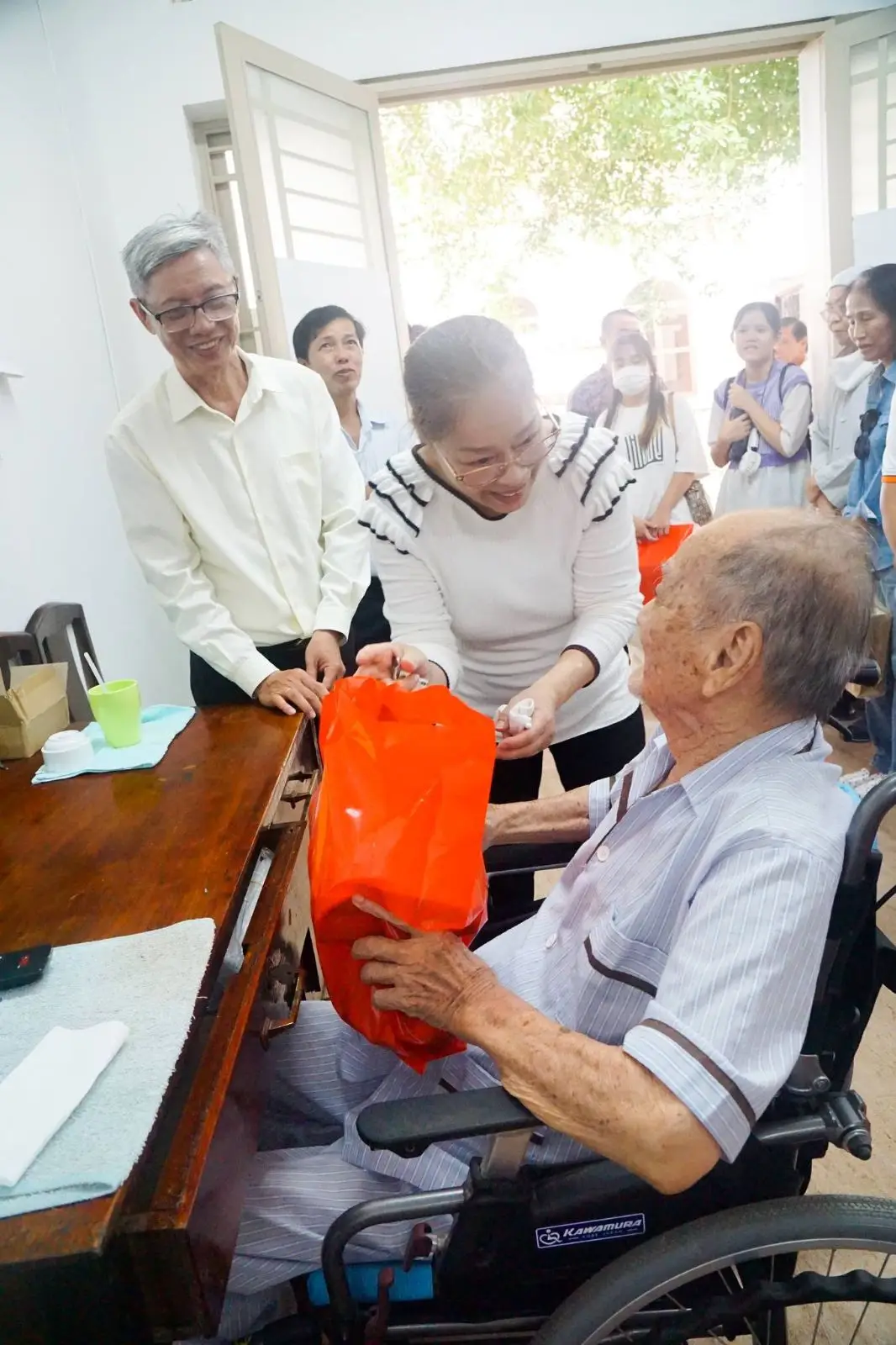 Ban Thường Vụ thăm và tặng quà 16 Cha hưu dưỡng ngày 22.06.2024 59 Ban Thường Vụ thăm và tặng quà 16 Cha hưu dưỡng ngày 22.06.2024 - ảnh 58