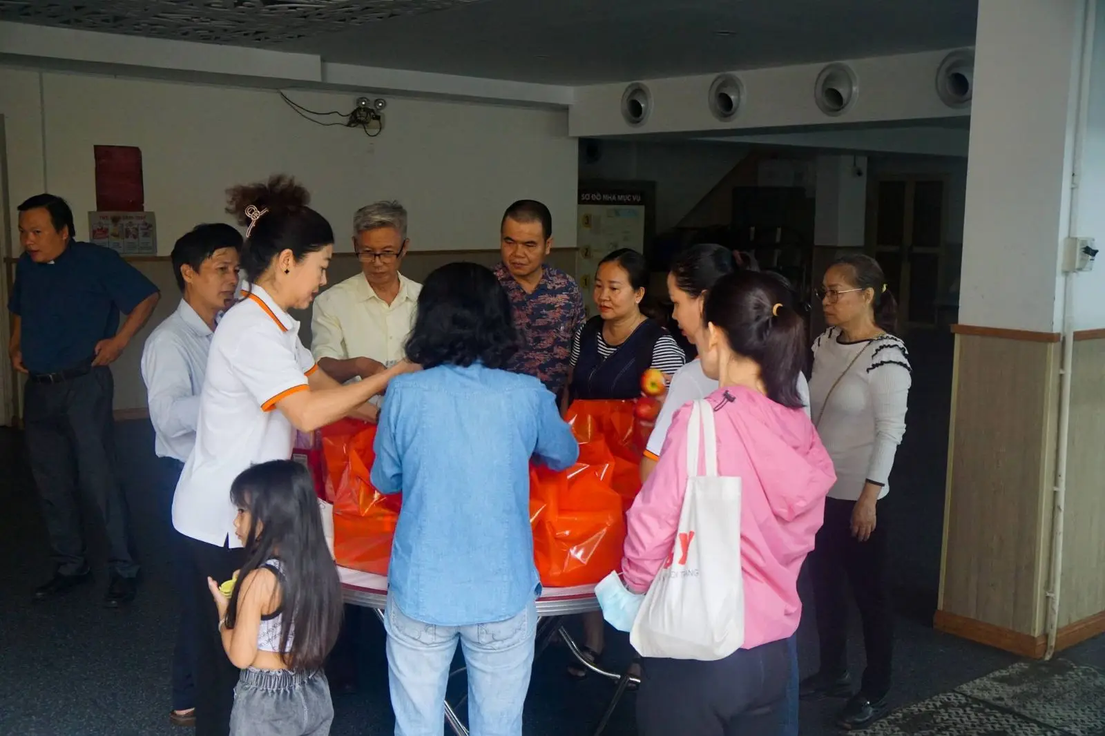 Ban Thường Vụ thăm và tặng quà 16 Cha hưu dưỡng ngày 22.06.2024 7 Ban Thường Vụ thăm và tặng quà 16 Cha hưu dưỡng ngày 22.06.2024 - ảnh 6