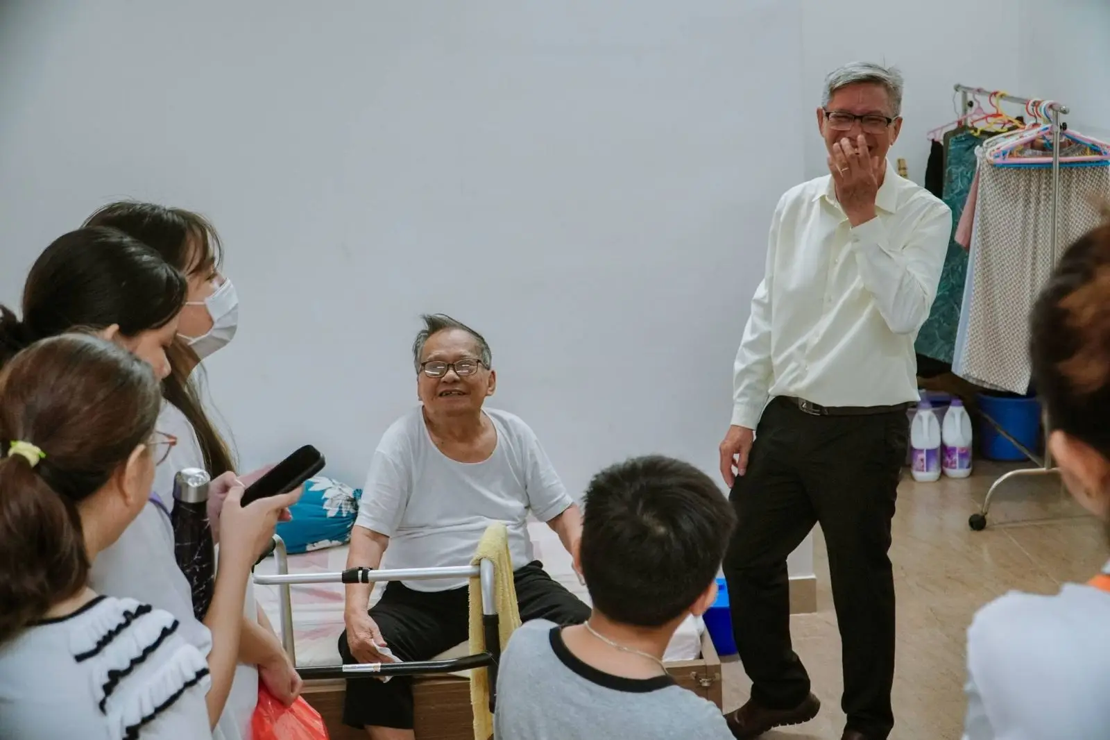 Ban Thường Vụ thăm và tặng quà 16 Cha hưu dưỡng ngày 22.06.2024 65 Ban Thường Vụ thăm và tặng quà 16 Cha hưu dưỡng ngày 22.06.2024 - ảnh 64