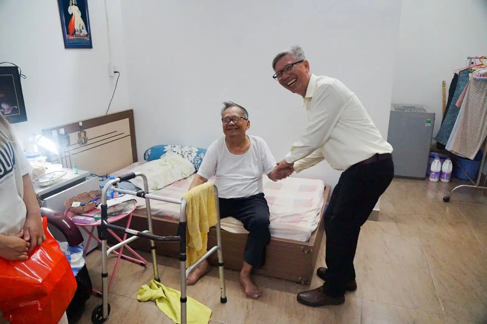 Ban Thường Vụ thăm và tặng quà 16 Cha hưu dưỡng ngày 22.06.2024 66 Ban Thường Vụ thăm và tặng quà 16 Cha hưu dưỡng ngày 22.06.2024 - ảnh 65