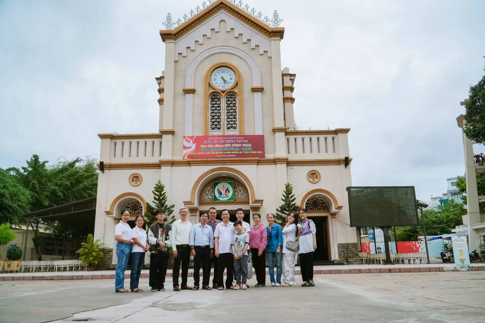Ban Thường Vụ thăm và tặng quà 16 Cha hưu dưỡng ngày 22.06.2024 71 Ban Thường Vụ thăm và tặng quà 16 Cha hưu dưỡng ngày 22.06.2024 - ảnh 70