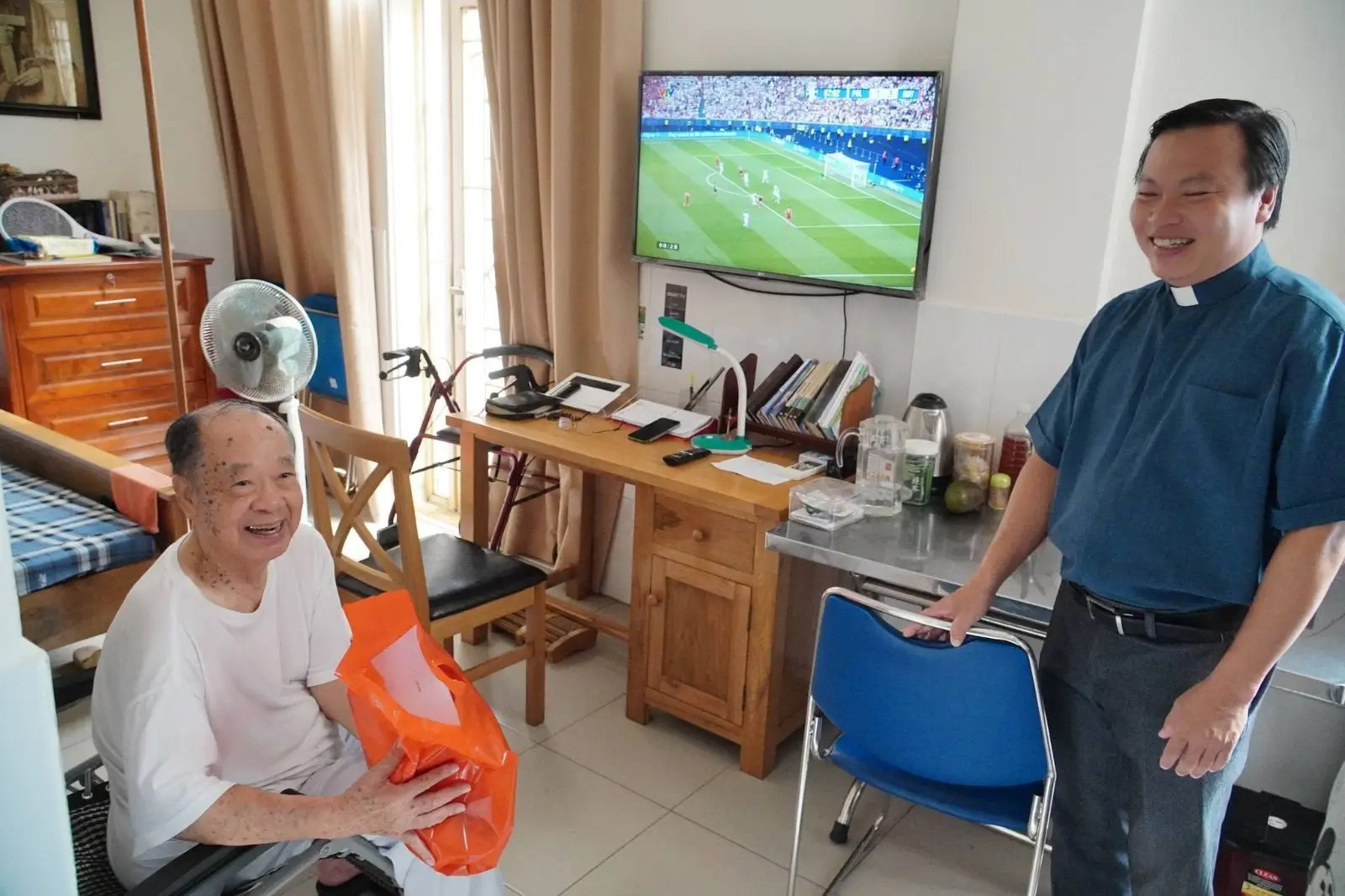 Ban Thường Vụ thăm và tặng quà 16 Cha hưu dưỡng ngày 22.06.2024 9 Ban Thường Vụ thăm và tặng quà 16 Cha hưu dưỡng ngày 22.06.2024 - ảnh 8