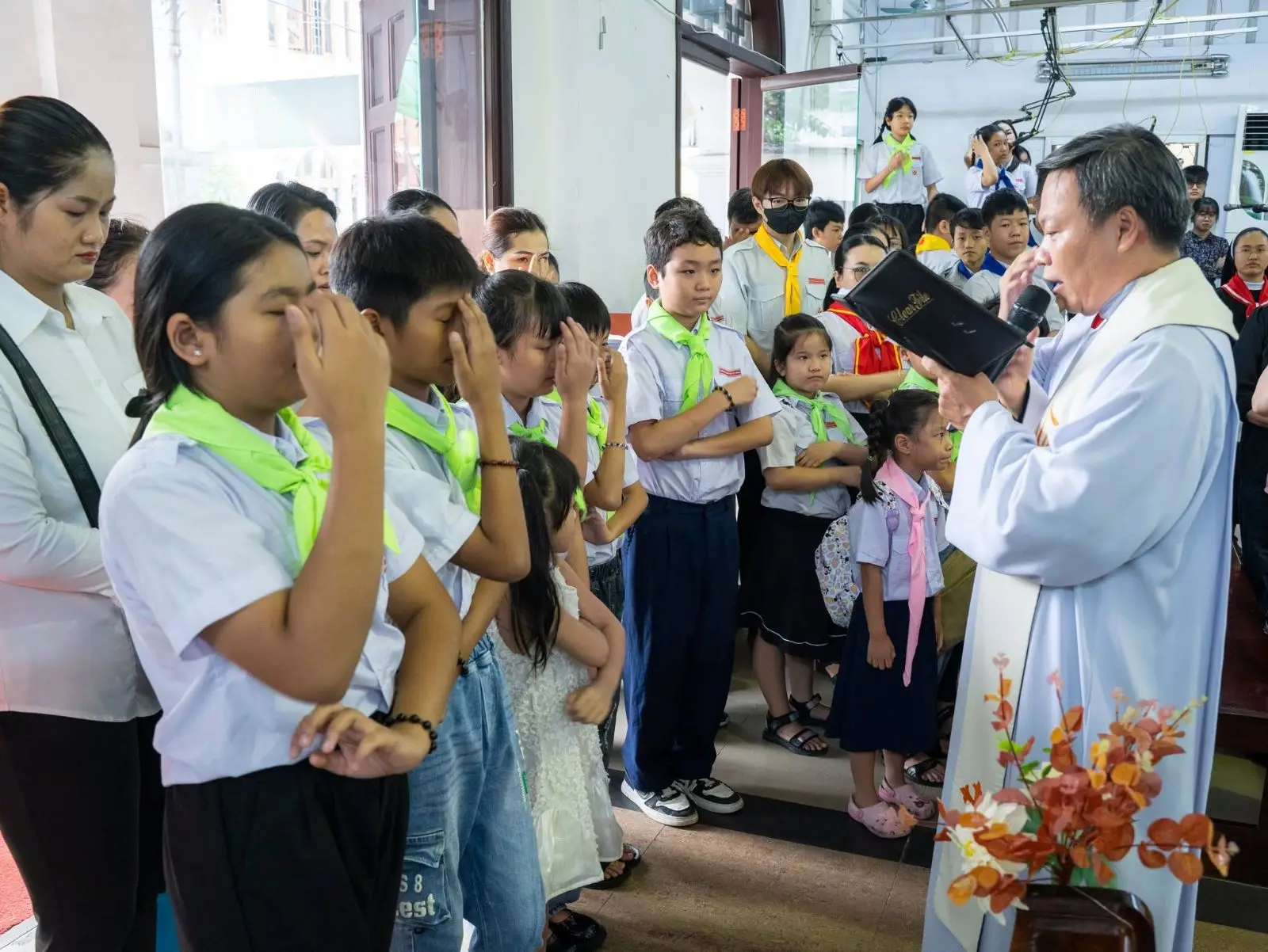 Bế giảng năm học giáo lý và đón 6 thành viên mới gia nhập Ngôi nhà Thiếu Nhi - ảnh 1