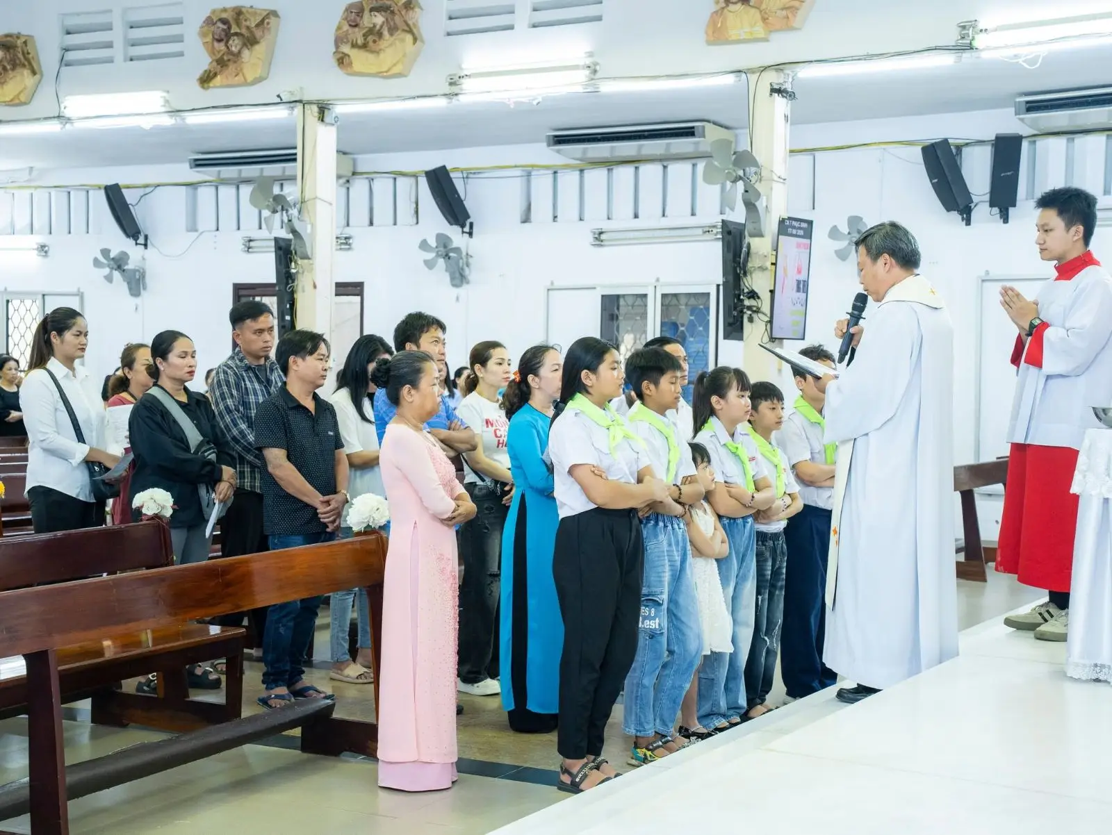 Bế giảng năm học giáo lý và đón 6 thành viên mới gia nhập Ngôi nhà Thiếu Nhi 15 Bế giảng năm học giáo lý và đón 6 thành viên mới gia nhập Ngôi nhà Thiếu Nhi - ảnh 14
