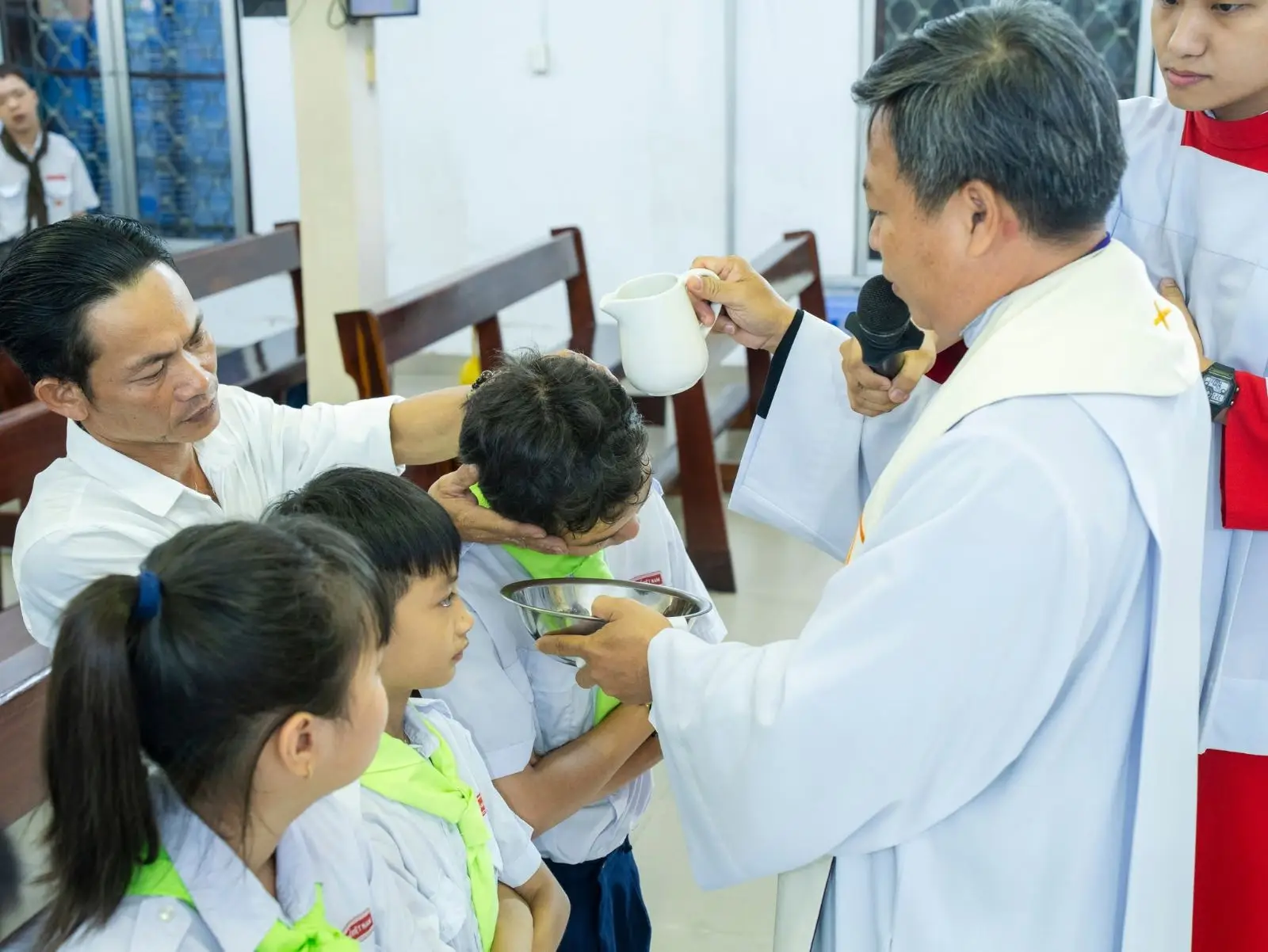 Bế giảng năm học giáo lý và đón 6 thành viên mới gia nhập Ngôi nhà Thiếu Nhi 16 Bế giảng năm học giáo lý và đón 6 thành viên mới gia nhập Ngôi nhà Thiếu Nhi - ảnh 15