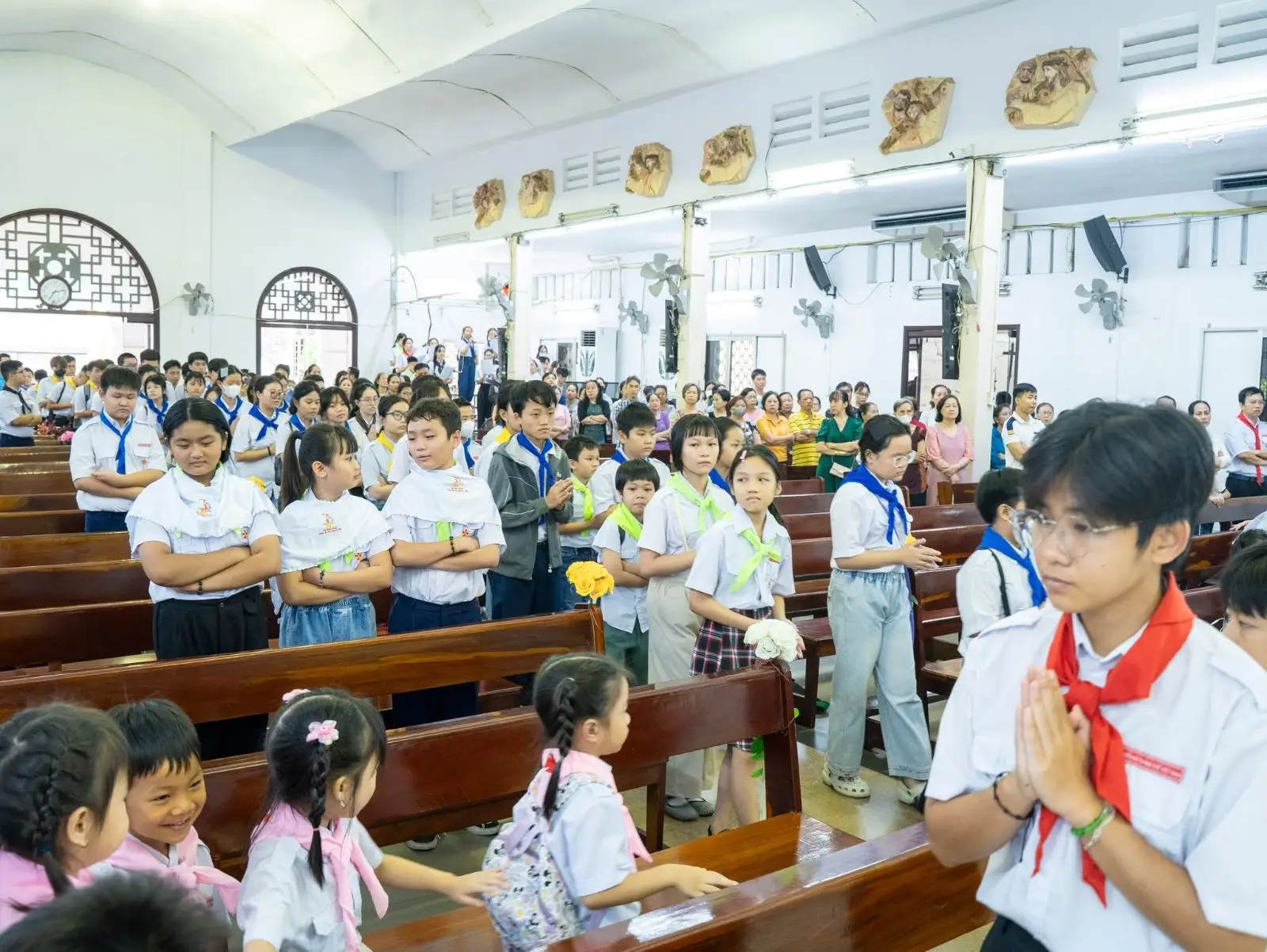Bế giảng năm học giáo lý và đón 6 thành viên mới gia nhập Ngôi nhà Thiếu Nhi 24 Bế giảng năm học giáo lý và đón 6 thành viên mới gia nhập Ngôi nhà Thiếu Nhi - ảnh 23