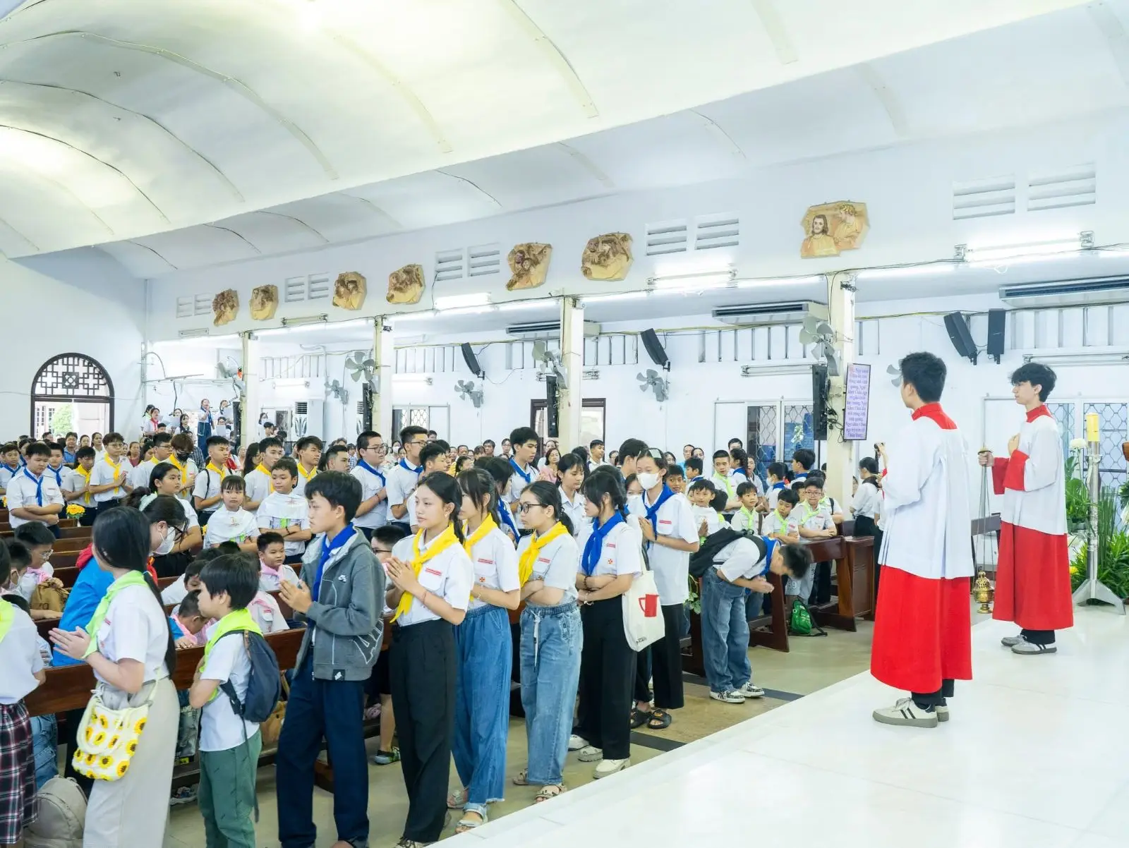 Bế giảng năm học giáo lý và đón 6 thành viên mới gia nhập Ngôi nhà Thiếu Nhi 25 Bế giảng năm học giáo lý và đón 6 thành viên mới gia nhập Ngôi nhà Thiếu Nhi - ảnh 24