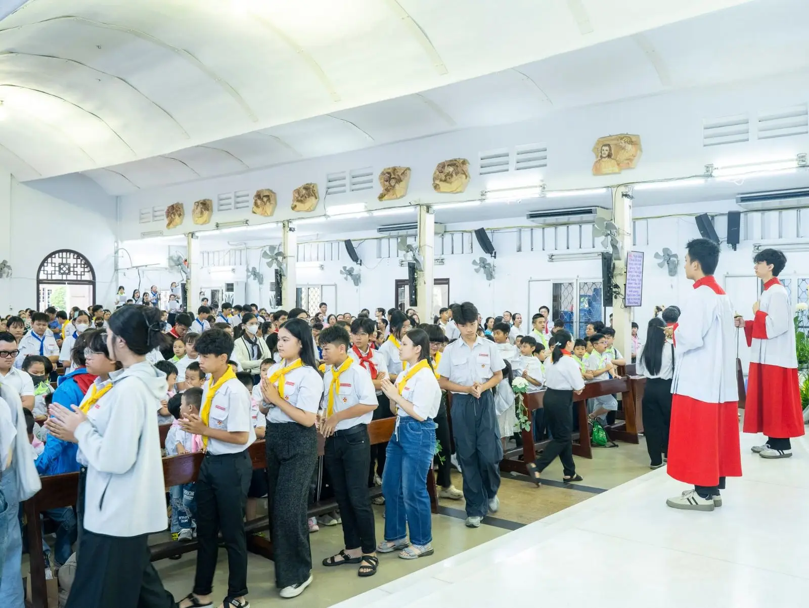 Bế giảng năm học giáo lý và đón 6 thành viên mới gia nhập Ngôi nhà Thiếu Nhi 26 Bế giảng năm học giáo lý và đón 6 thành viên mới gia nhập Ngôi nhà Thiếu Nhi - ảnh 25