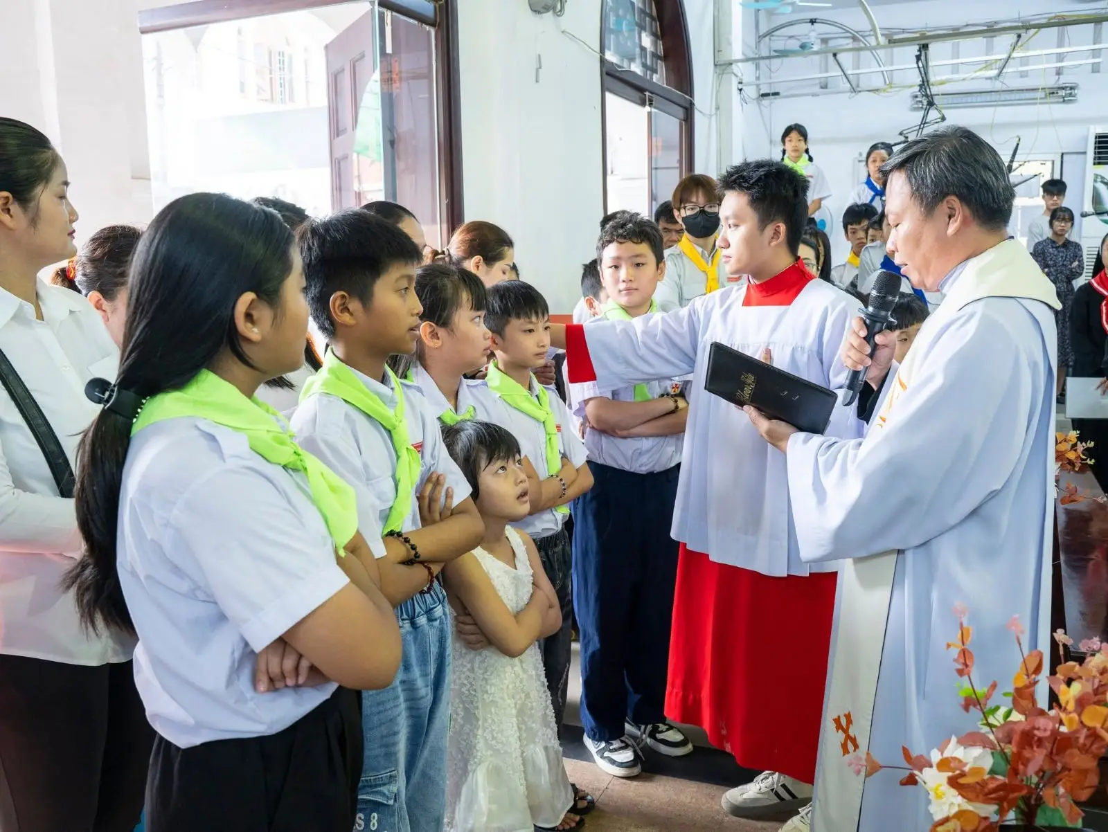 Bế giảng năm học giáo lý và đón 6 thành viên mới gia nhập Ngôi nhà Thiếu Nhi 4 Bế giảng năm học giáo lý và đón 6 thành viên mới gia nhập Ngôi nhà Thiếu Nhi - ảnh 3