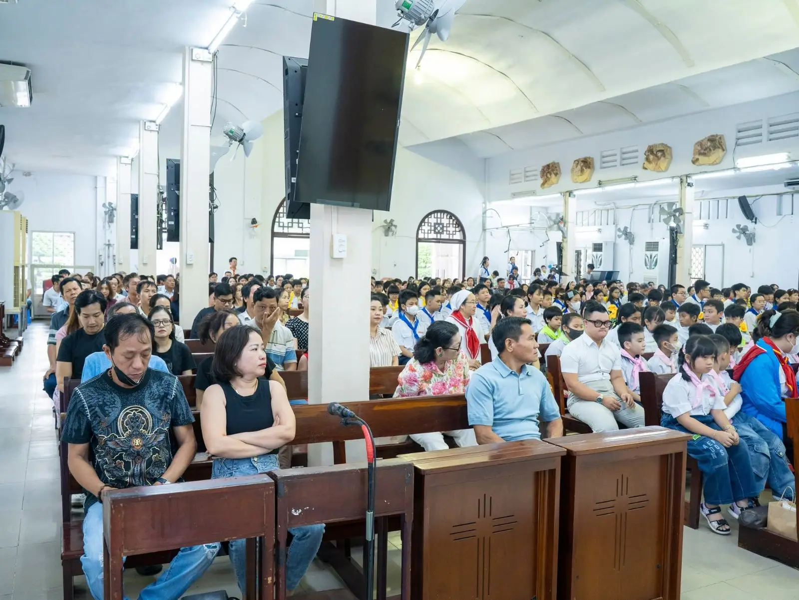 Bế giảng năm học giáo lý và đón 6 thành viên mới gia nhập Ngôi nhà Thiếu Nhi 31 Bế giảng năm học giáo lý và đón 6 thành viên mới gia nhập Ngôi nhà Thiếu Nhi - ảnh 30