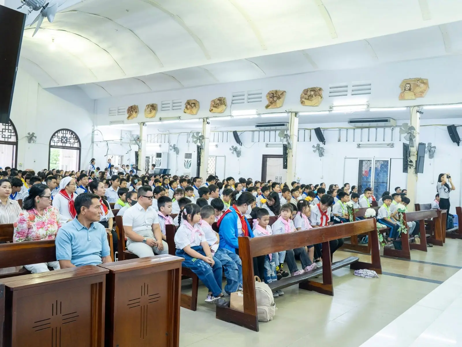 Bế giảng năm học giáo lý và đón 6 thành viên mới gia nhập Ngôi nhà Thiếu Nhi 32 Bế giảng năm học giáo lý và đón 6 thành viên mới gia nhập Ngôi nhà Thiếu Nhi - ảnh 31