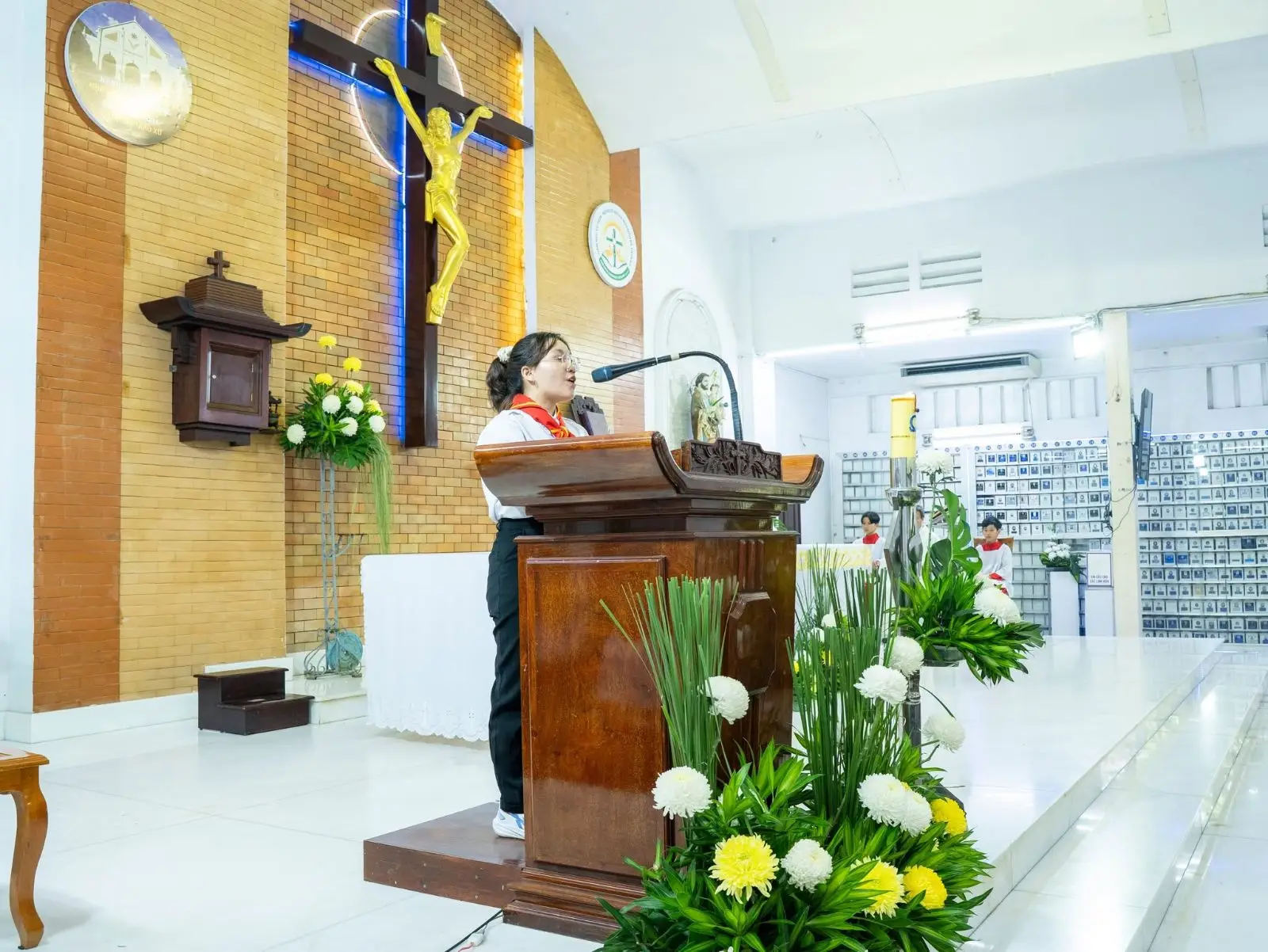 Bế giảng năm học giáo lý và đón 6 thành viên mới gia nhập Ngôi nhà Thiếu Nhi 35 Bế giảng năm học giáo lý và đón 6 thành viên mới gia nhập Ngôi nhà Thiếu Nhi - ảnh 34
