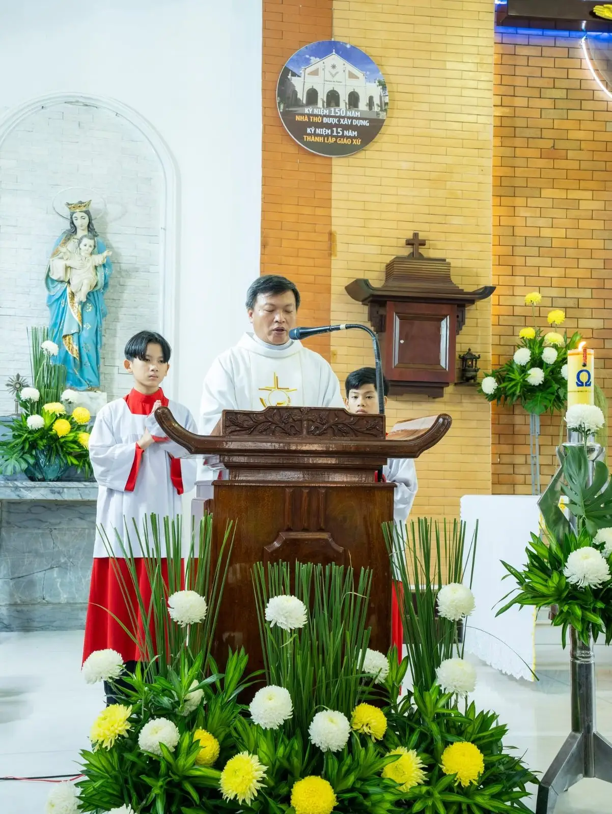 Bế giảng năm học giáo lý và đón 6 thành viên mới gia nhập Ngôi nhà Thiếu Nhi 37 Bế giảng năm học giáo lý và đón 6 thành viên mới gia nhập Ngôi nhà Thiếu Nhi - ảnh 36