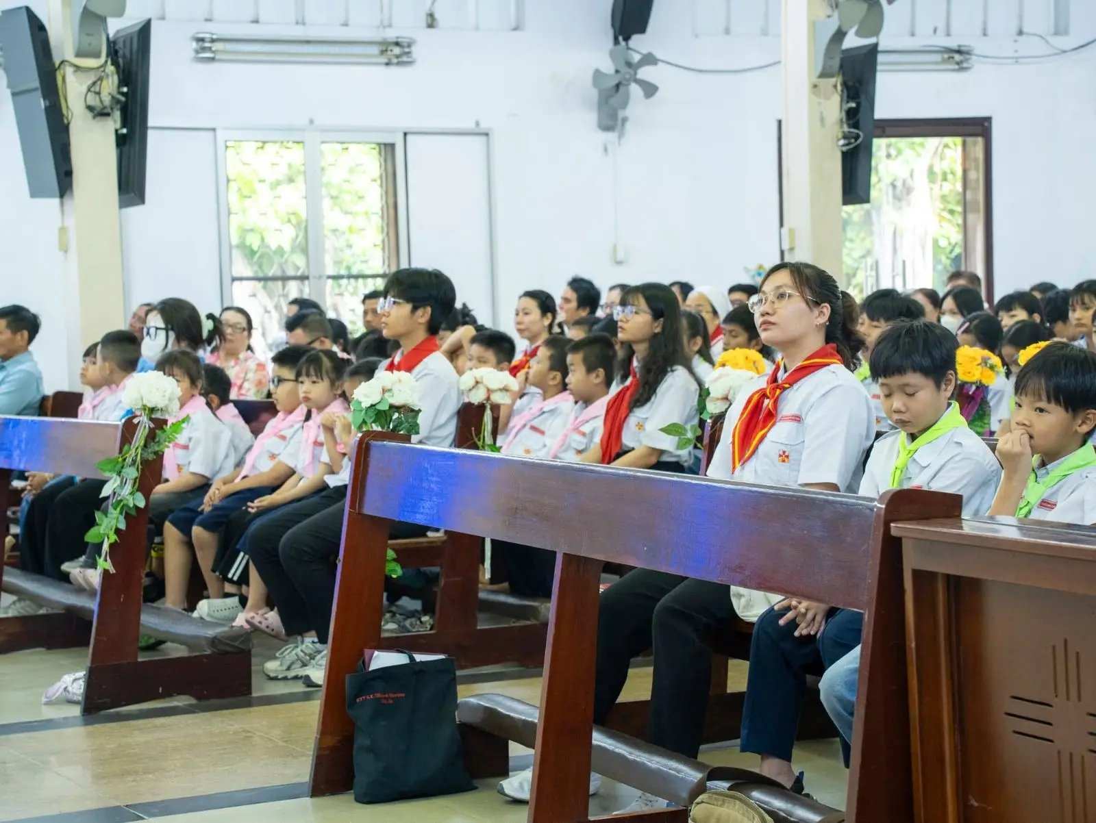 Bế giảng năm học giáo lý và đón 6 thành viên mới gia nhập Ngôi nhà Thiếu Nhi 41 Bế giảng năm học giáo lý và đón 6 thành viên mới gia nhập Ngôi nhà Thiếu Nhi - ảnh 40