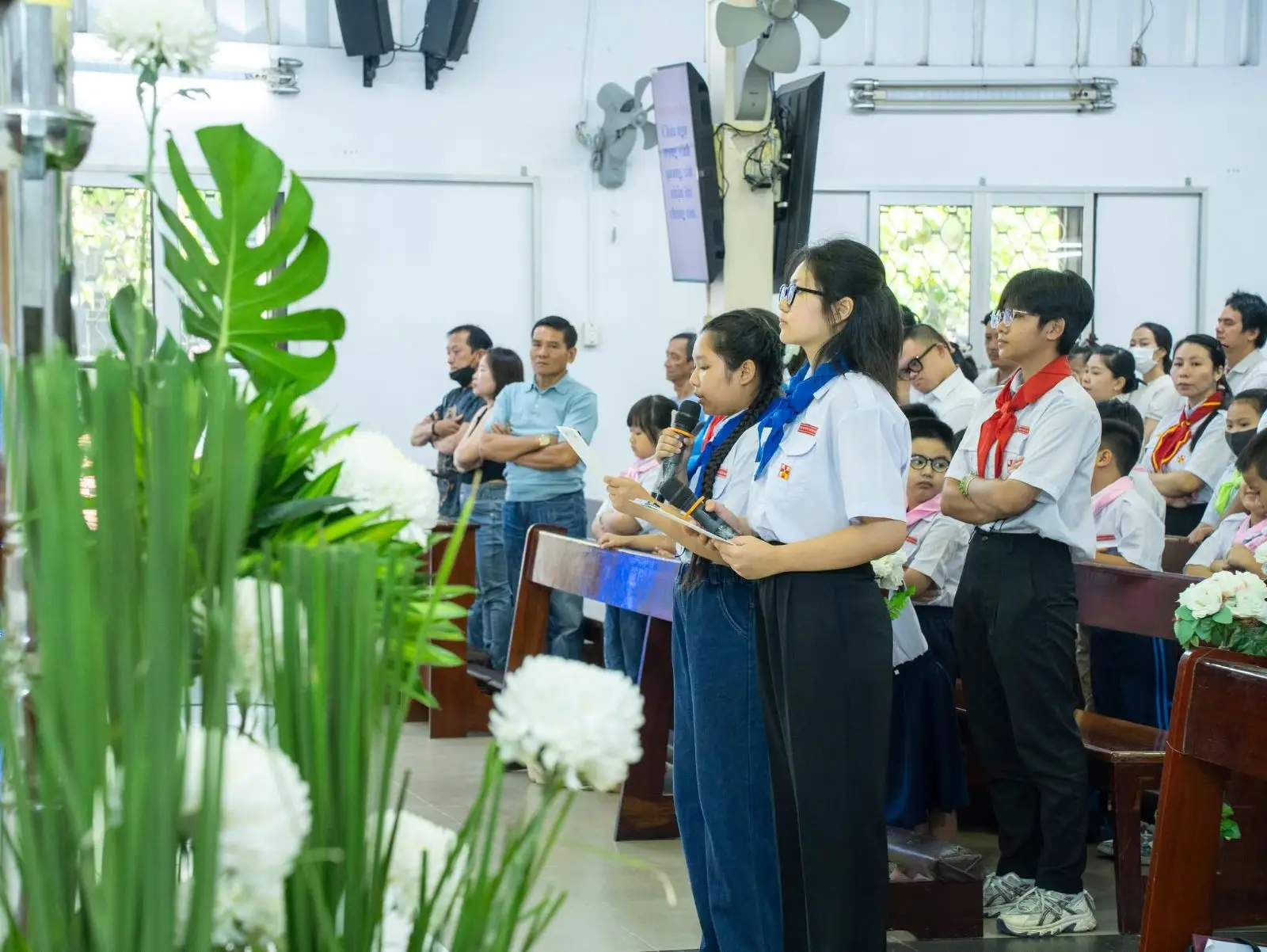 Bế giảng năm học giáo lý và đón 6 thành viên mới gia nhập Ngôi nhà Thiếu Nhi 43 Bế giảng năm học giáo lý và đón 6 thành viên mới gia nhập Ngôi nhà Thiếu Nhi - ảnh 42