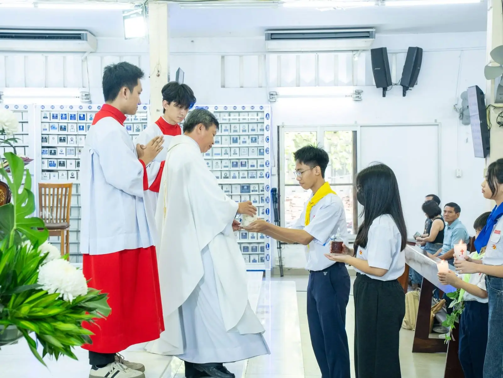 Bế giảng năm học giáo lý và đón 6 thành viên mới gia nhập Ngôi nhà Thiếu Nhi 45 Bế giảng năm học giáo lý và đón 6 thành viên mới gia nhập Ngôi nhà Thiếu Nhi - ảnh 44