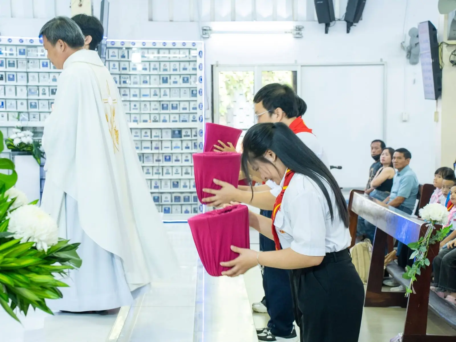 Bế giảng năm học giáo lý và đón 6 thành viên mới gia nhập Ngôi nhà Thiếu Nhi 49 Bế giảng năm học giáo lý và đón 6 thành viên mới gia nhập Ngôi nhà Thiếu Nhi - ảnh 48