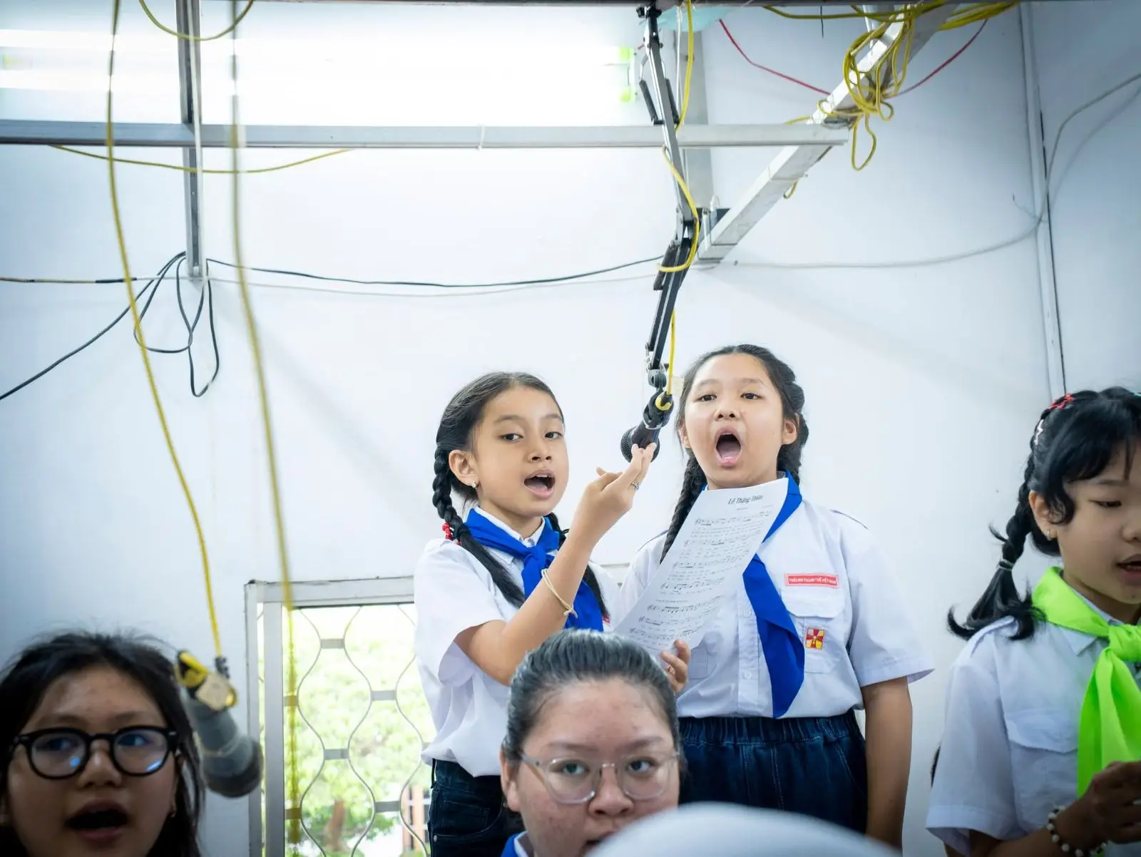 Bế giảng năm học giáo lý và đón 6 thành viên mới gia nhập Ngôi nhà Thiếu Nhi 59 Bế giảng năm học giáo lý và đón 6 thành viên mới gia nhập Ngôi nhà Thiếu Nhi - ảnh 58