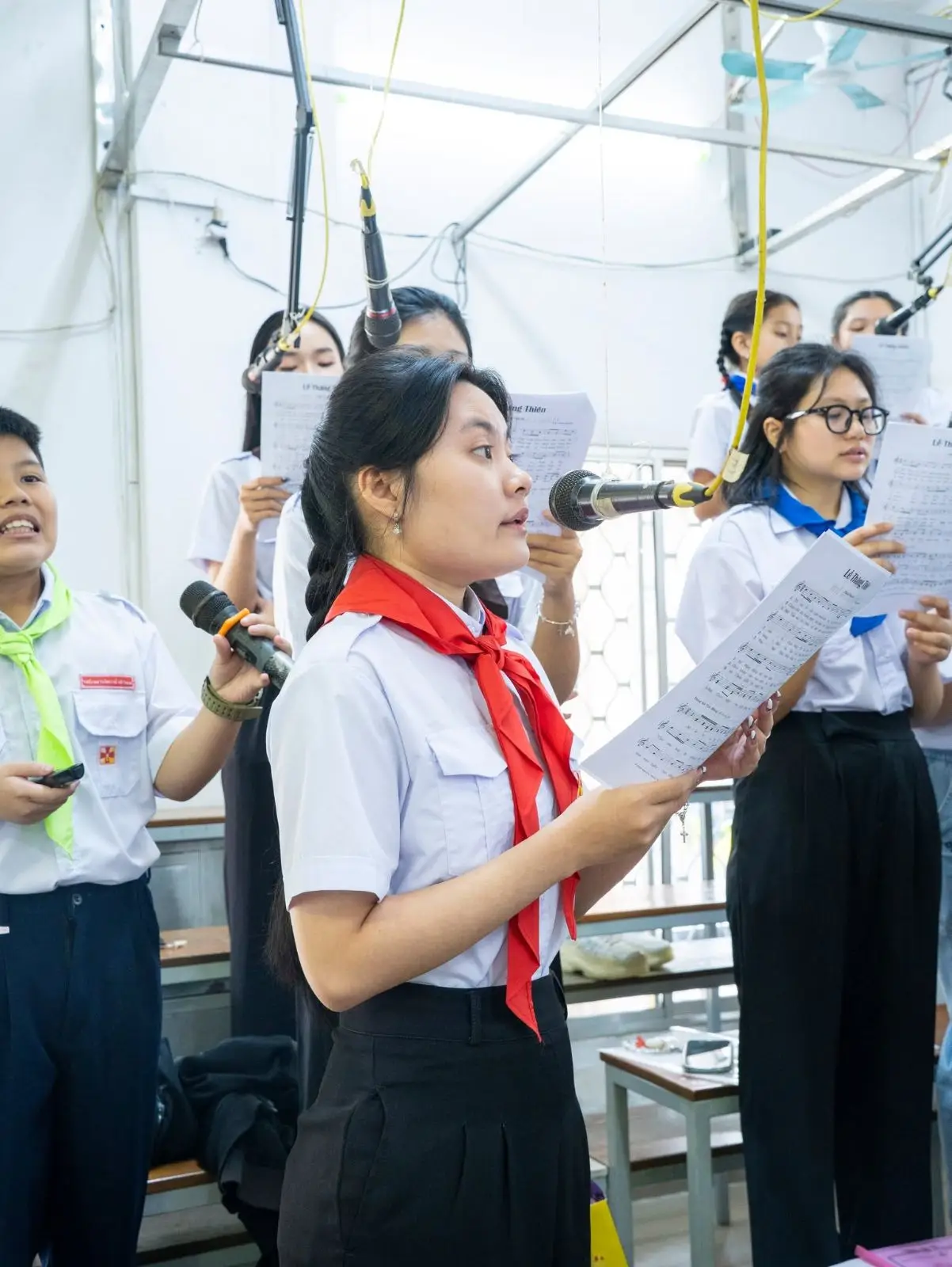 Bế giảng năm học giáo lý và đón 6 thành viên mới gia nhập Ngôi nhà Thiếu Nhi 62 Bế giảng năm học giáo lý và đón 6 thành viên mới gia nhập Ngôi nhà Thiếu Nhi - ảnh 61