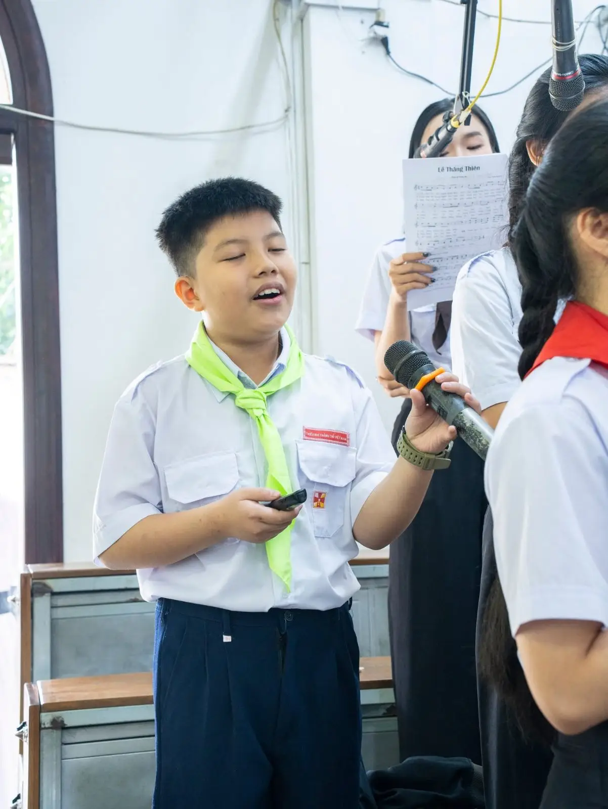 Bế giảng năm học giáo lý và đón 6 thành viên mới gia nhập Ngôi nhà Thiếu Nhi 63 Bế giảng năm học giáo lý và đón 6 thành viên mới gia nhập Ngôi nhà Thiếu Nhi - ảnh 62