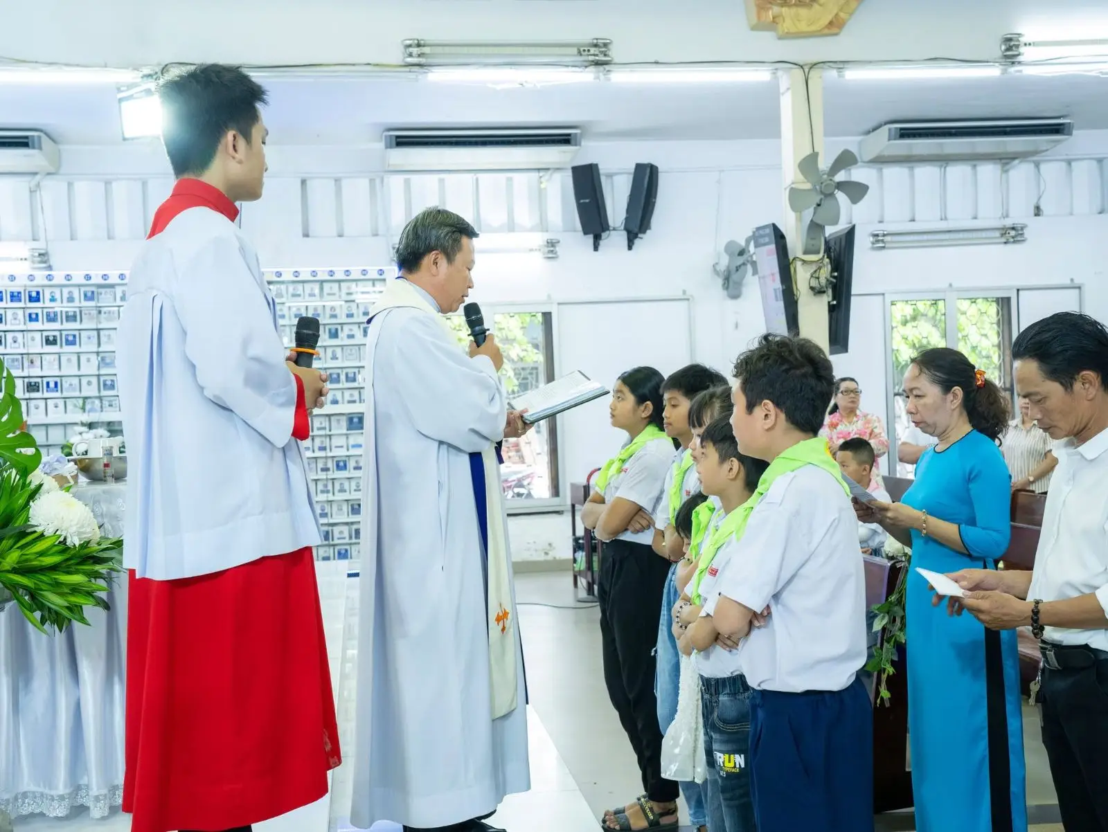 Bế giảng năm học giáo lý và đón 6 thành viên mới gia nhập Ngôi nhà Thiếu Nhi 10 Bế giảng năm học giáo lý và đón 6 thành viên mới gia nhập Ngôi nhà Thiếu Nhi - ảnh 9