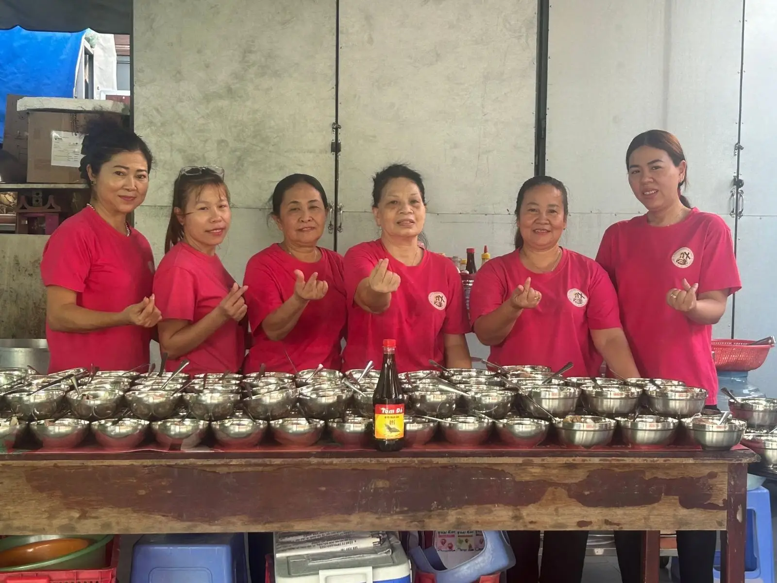 Bếp lửa yêu thương của những người mẹ Giáo xứ Martino - ảnh 2