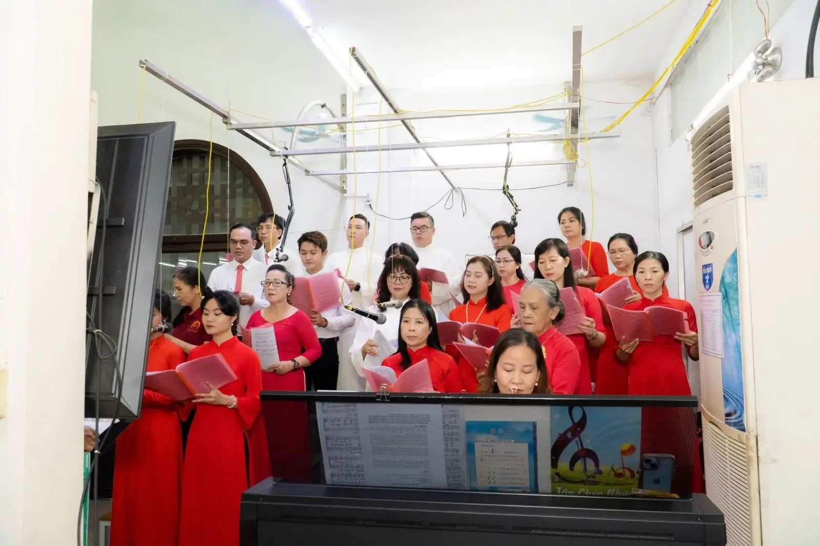Bổn mạng ca đoàn Hiệp Nhất – lễ các Thánh Tử Đạo Việt Nam 17.11.2024 23 Bổn mạng ca đoàn Hiệp Nhất – lễ các Thánh Tử Đạo Việt Nam 17.11.2024 - ảnh 22