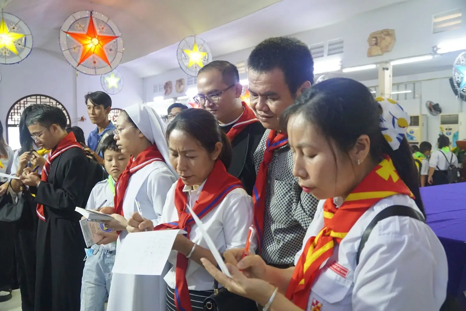 Cuộc thi trang trí hang đá Giáng Sinh 2023 – phần chấm điểm 17 Cuộc thi trang trí hang đá Giáng Sinh 2023 – phần chấm điểm - ảnh 16