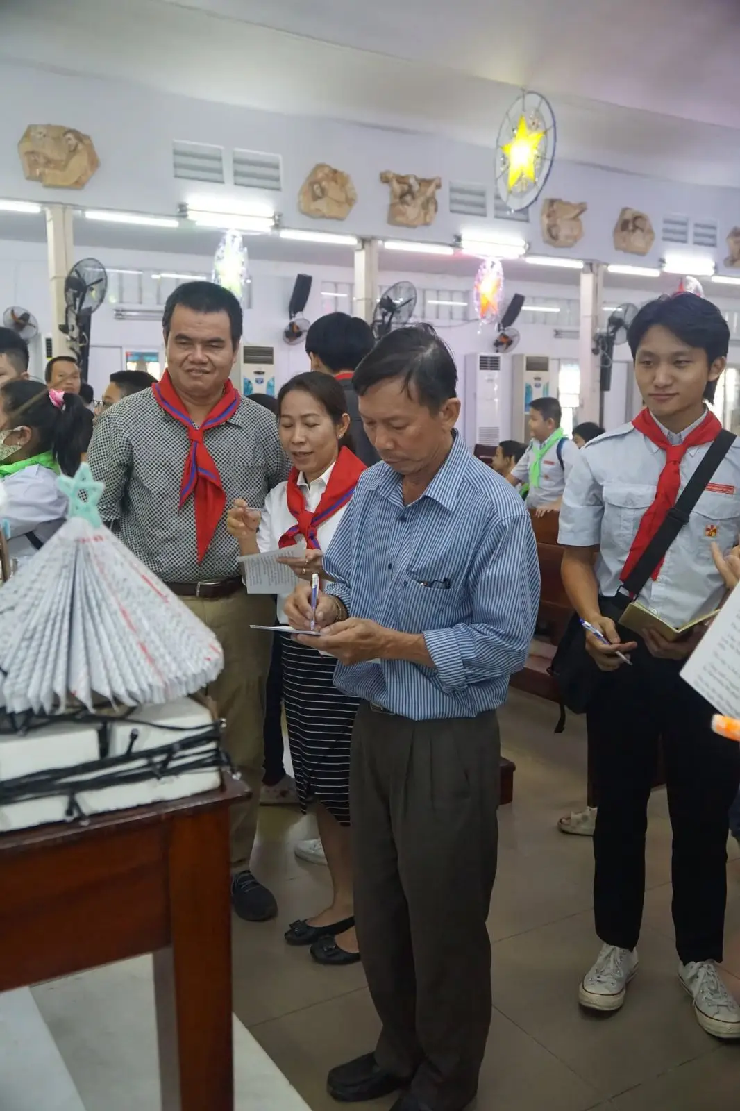 Cuộc thi trang trí hang đá Giáng Sinh 2023 – phần chấm điểm 3 Cuộc thi trang trí hang đá Giáng Sinh 2023 – phần chấm điểm - ảnh 2
