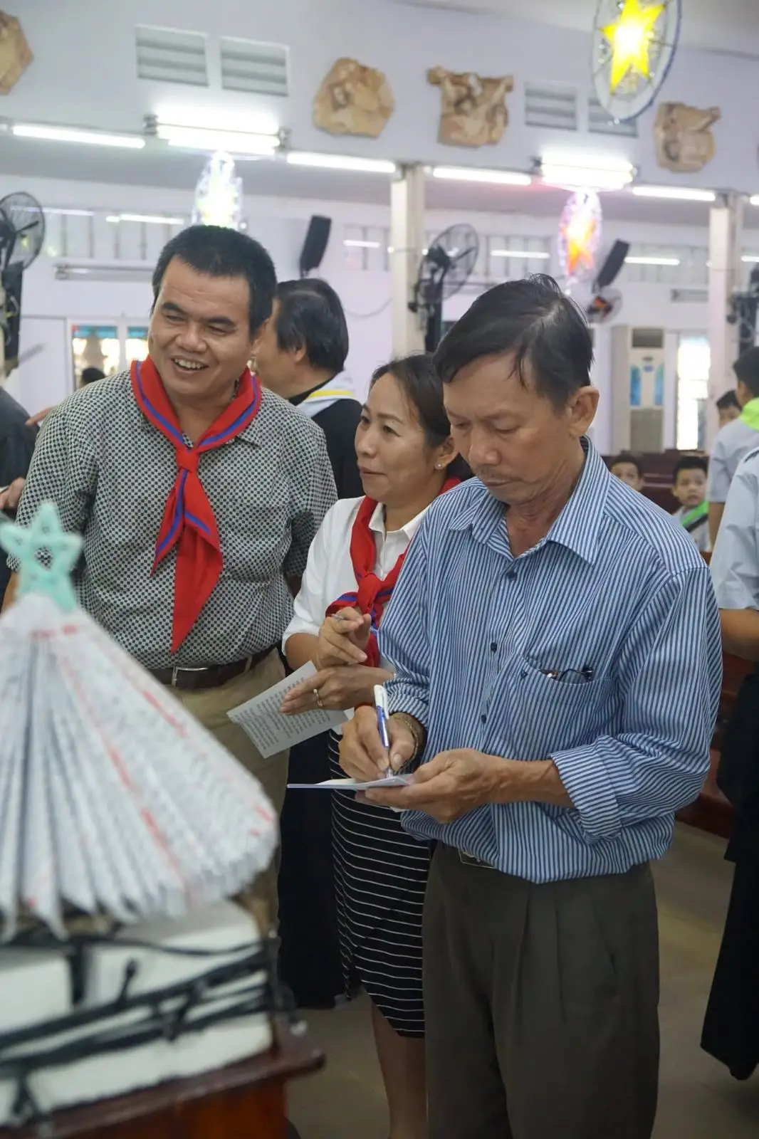 Cuộc thi trang trí hang đá Giáng Sinh 2023 – phần chấm điểm 5 Cuộc thi trang trí hang đá Giáng Sinh 2023 – phần chấm điểm - ảnh 4